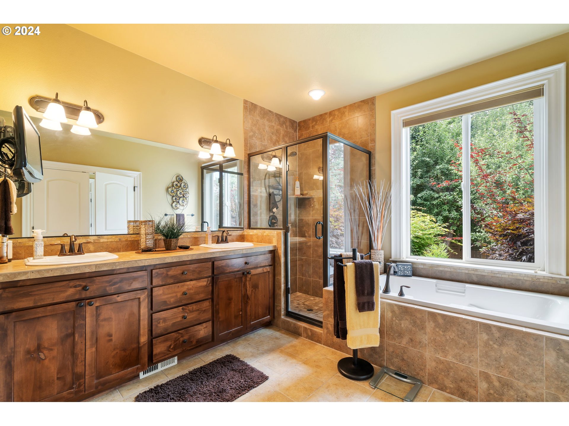 12425 ROGUE RIVER WAY