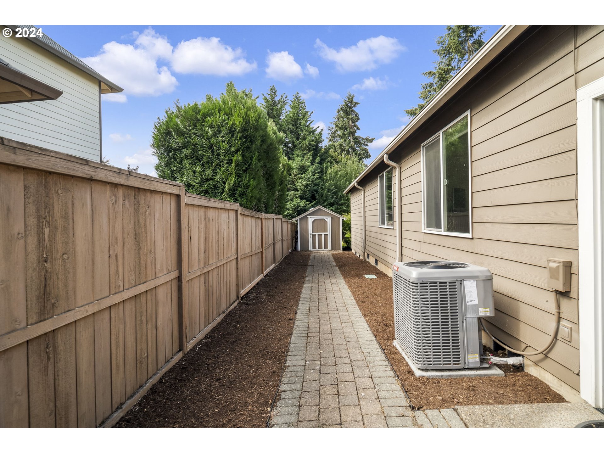 12425 ROGUE RIVER WAY