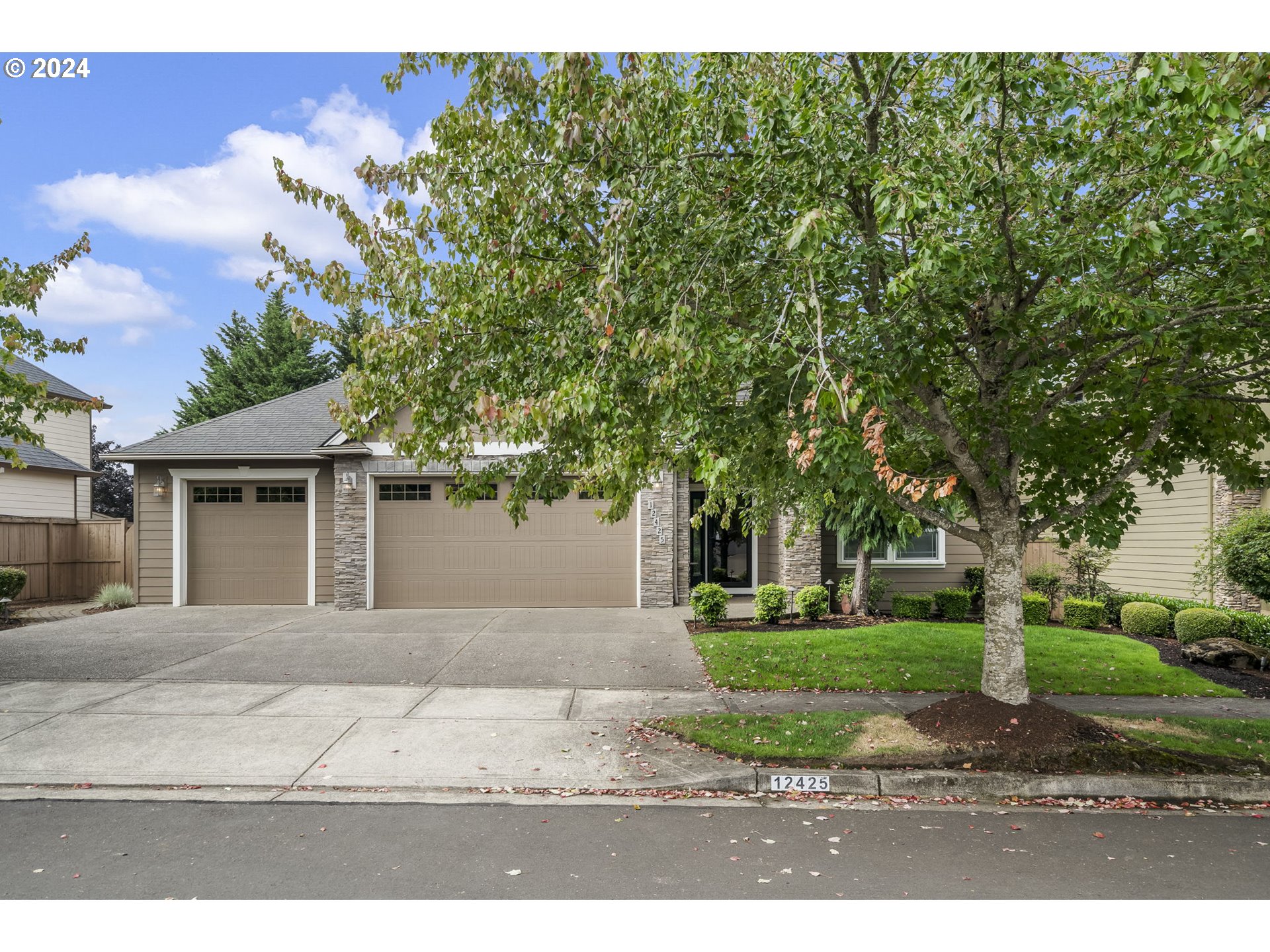12425 ROGUE RIVER WAY