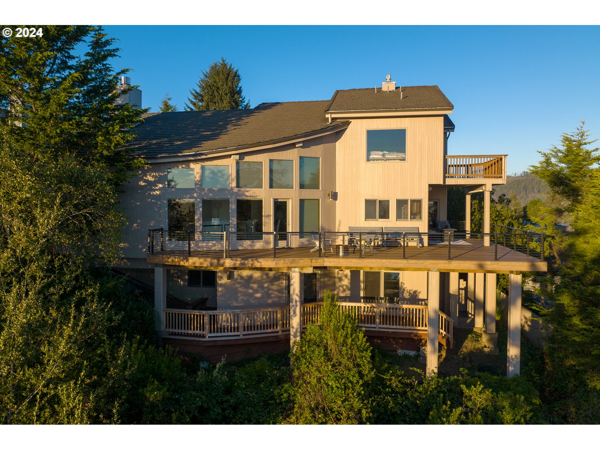 1204 NE Harbor Ridge