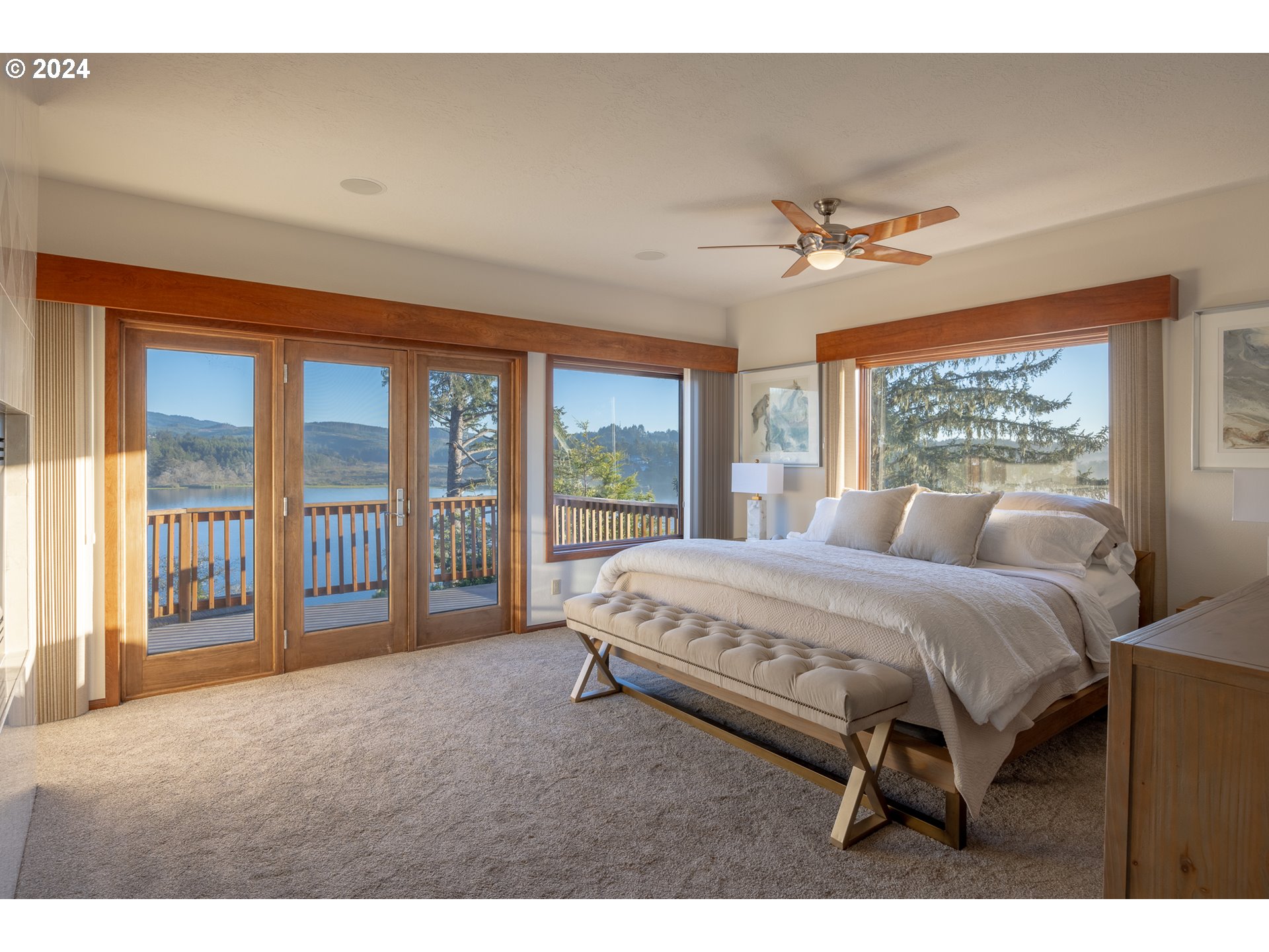 1204 NE Harbor Ridge