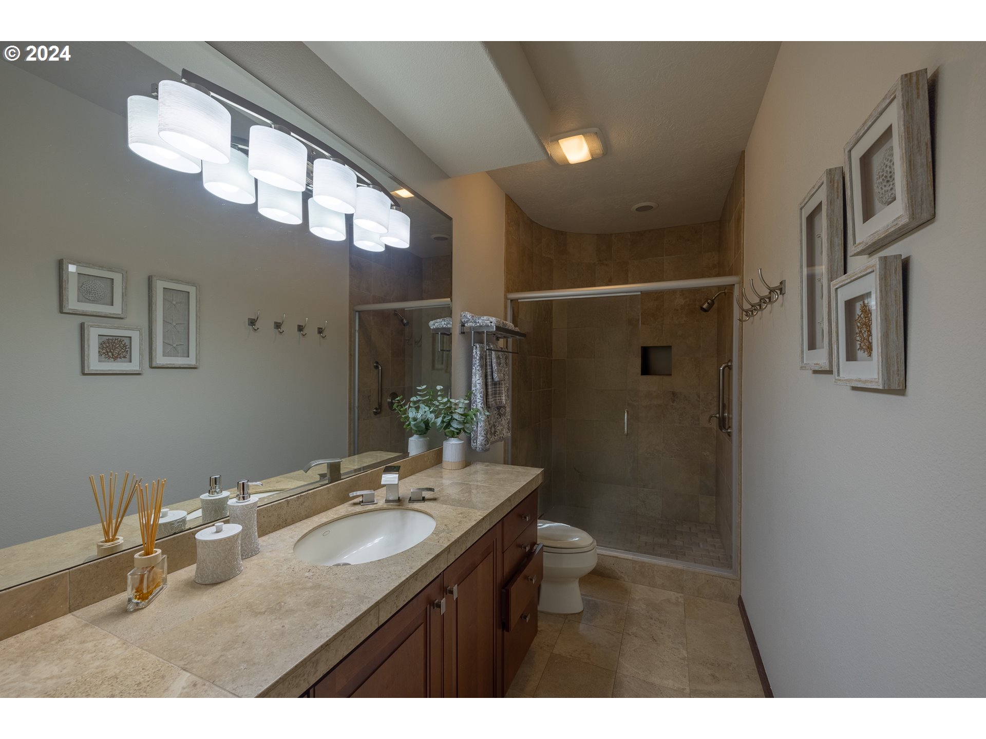 1204 NE Harbor Ridge