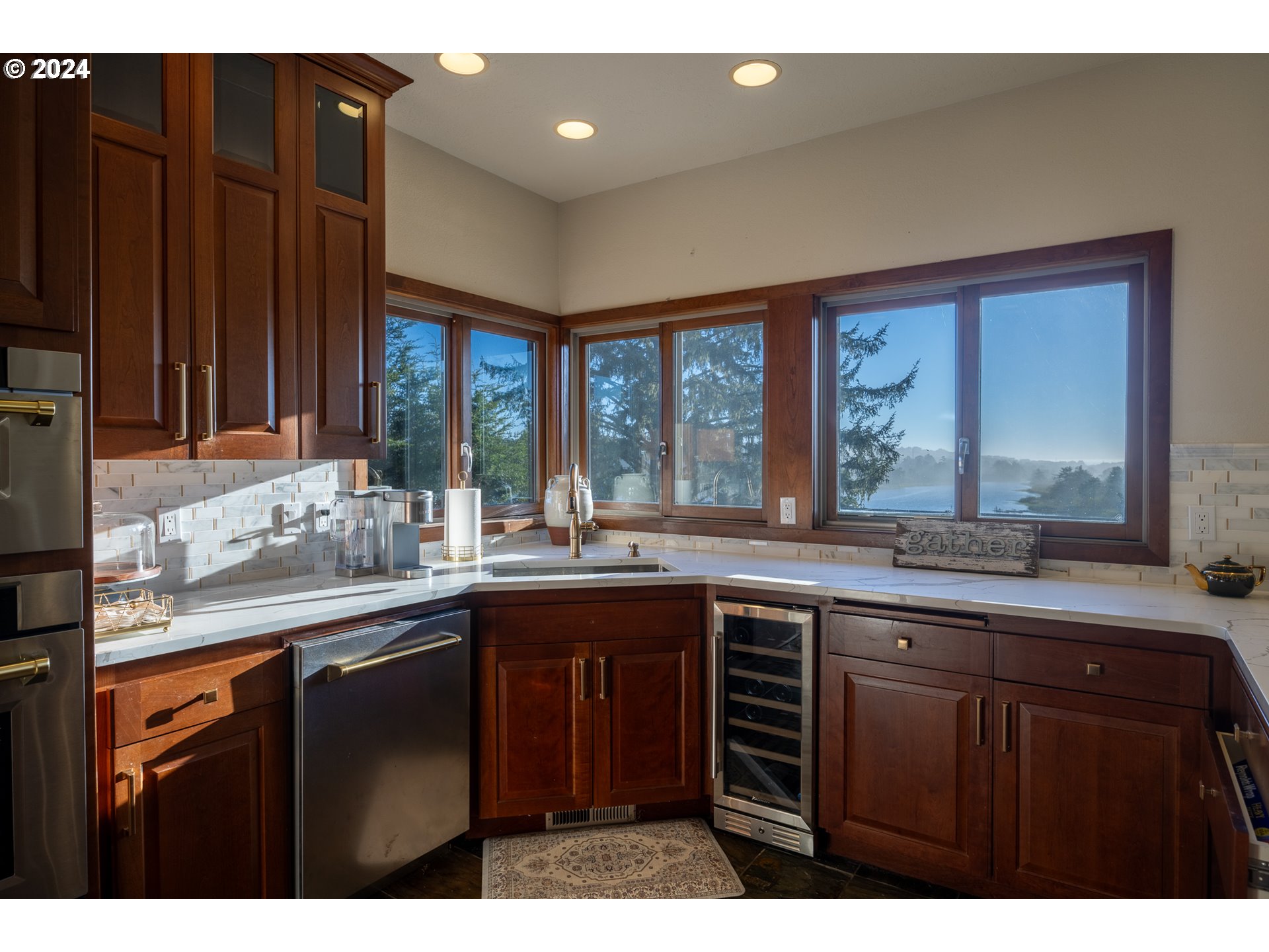 1204 NE Harbor Ridge