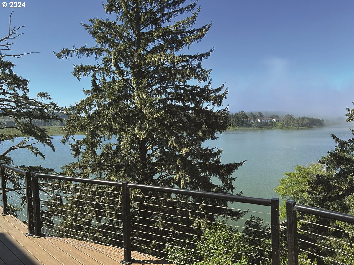 1204 NE Harbor Ridge