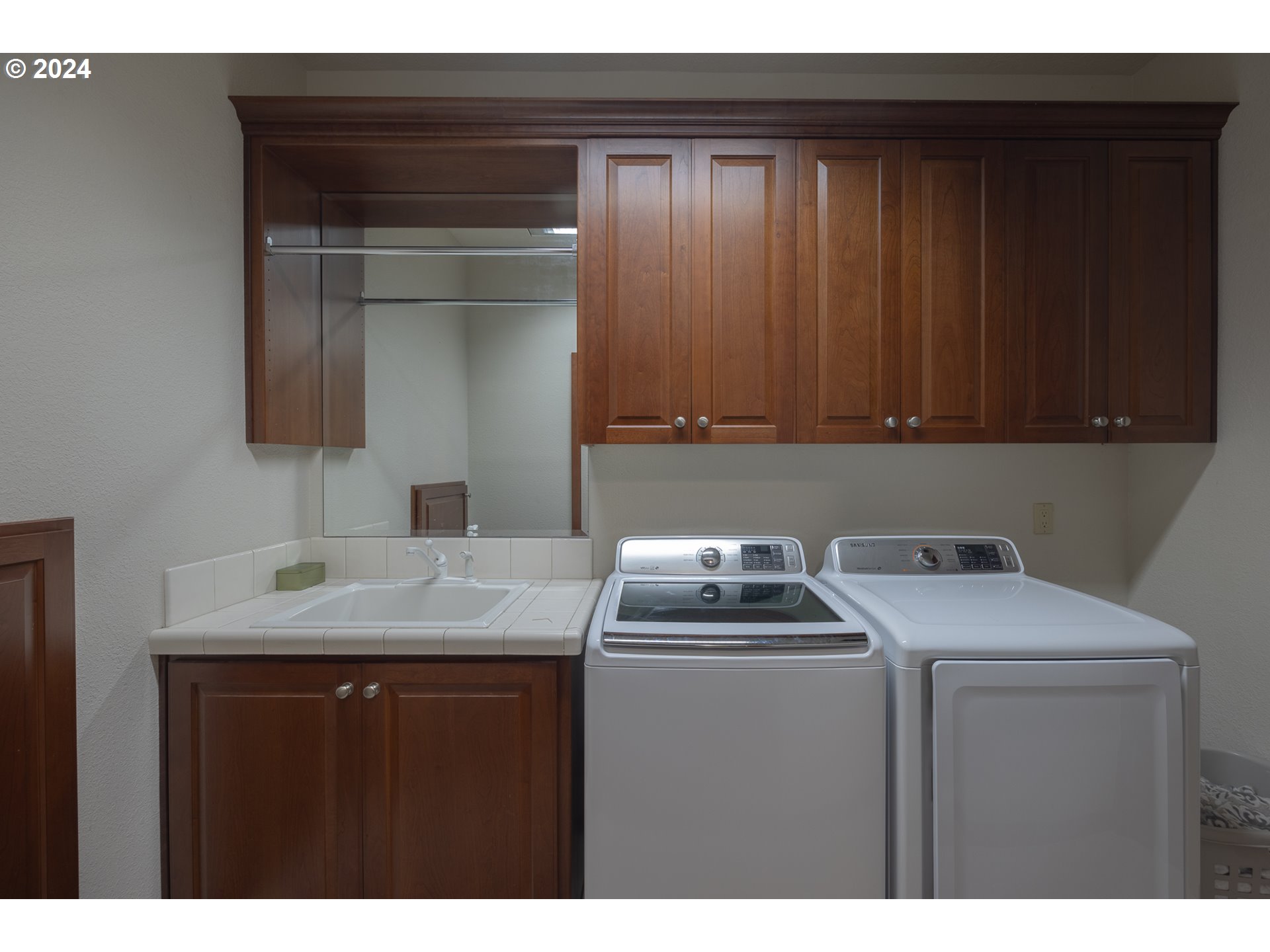 1204 NE Harbor Ridge