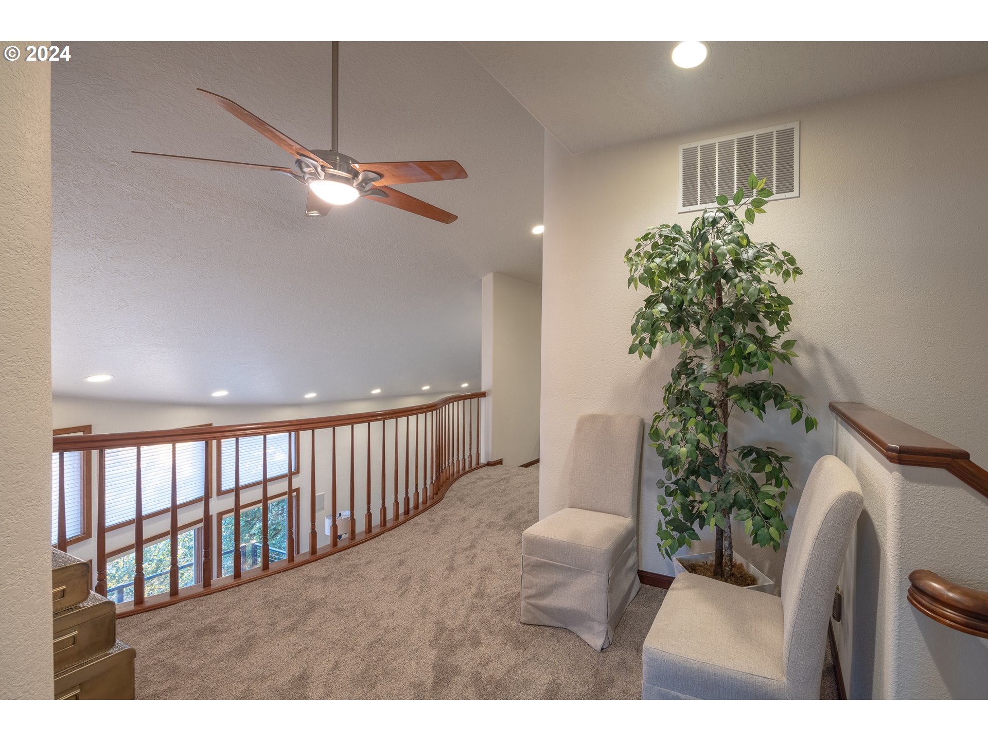 1204 NE Harbor Ridge