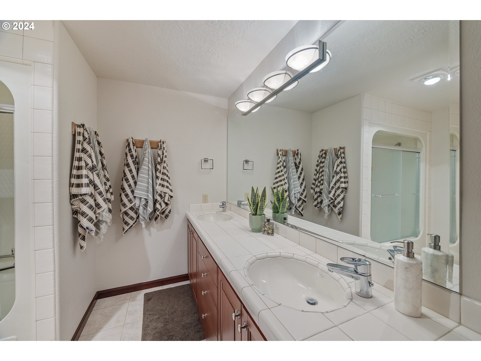 1204 NE Harbor Ridge