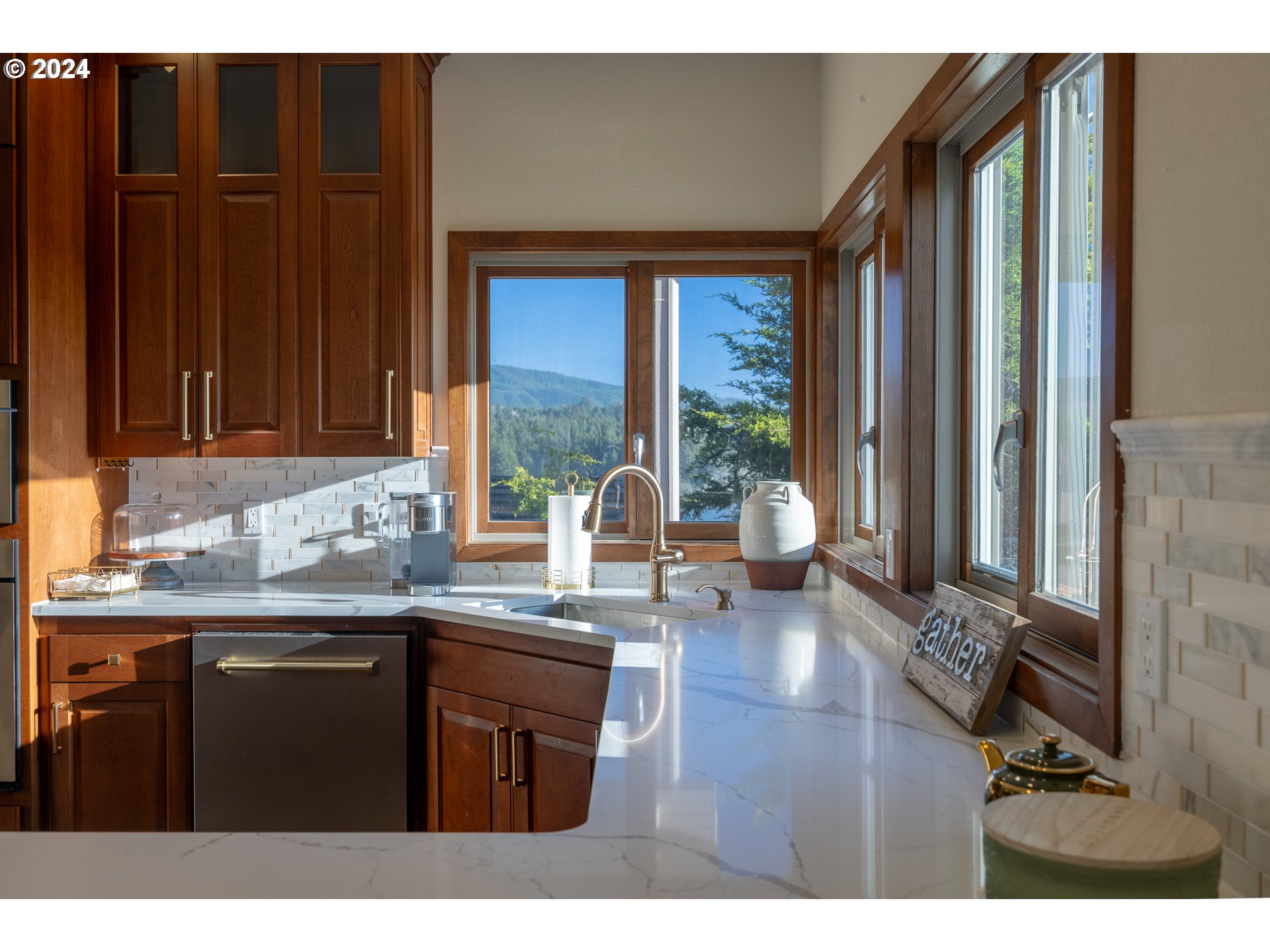 1204 NE Harbor Ridge