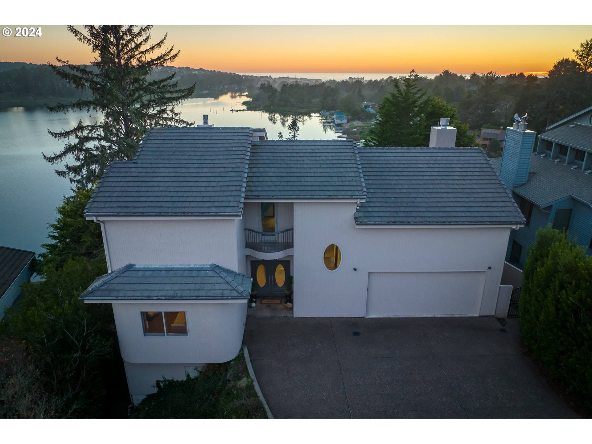 1204 NE Harbor Ridge