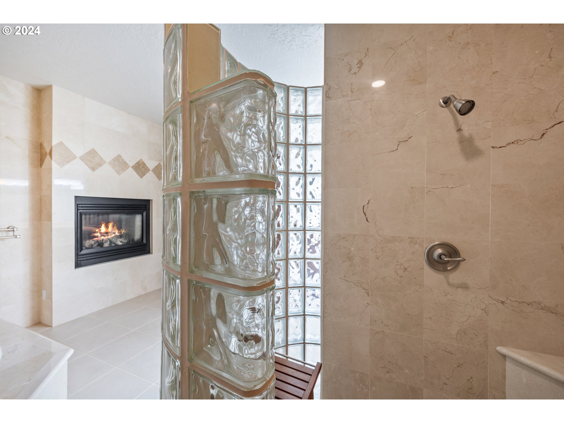 1204 NE Harbor Ridge