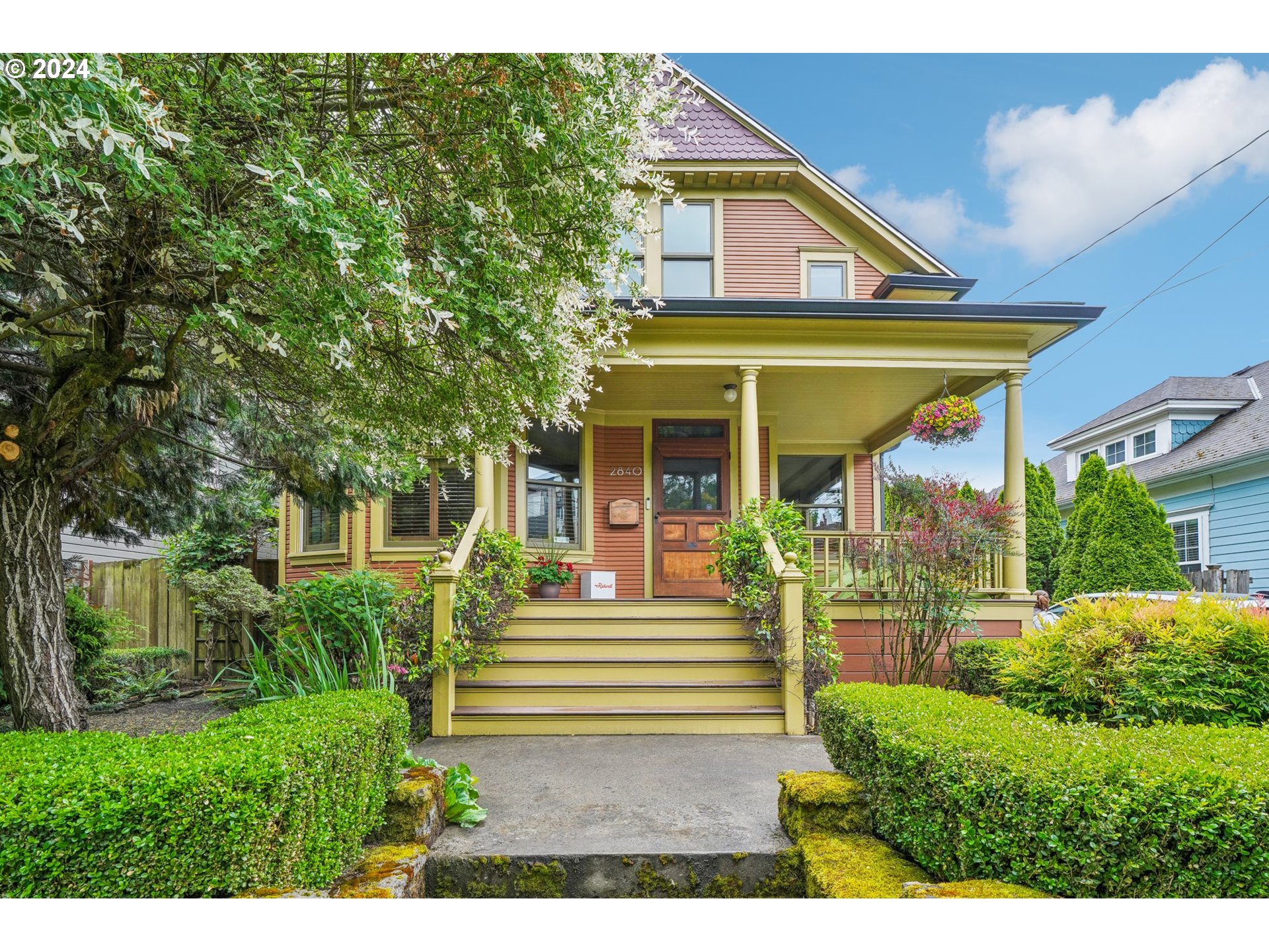 2840 NE EVERETT ST