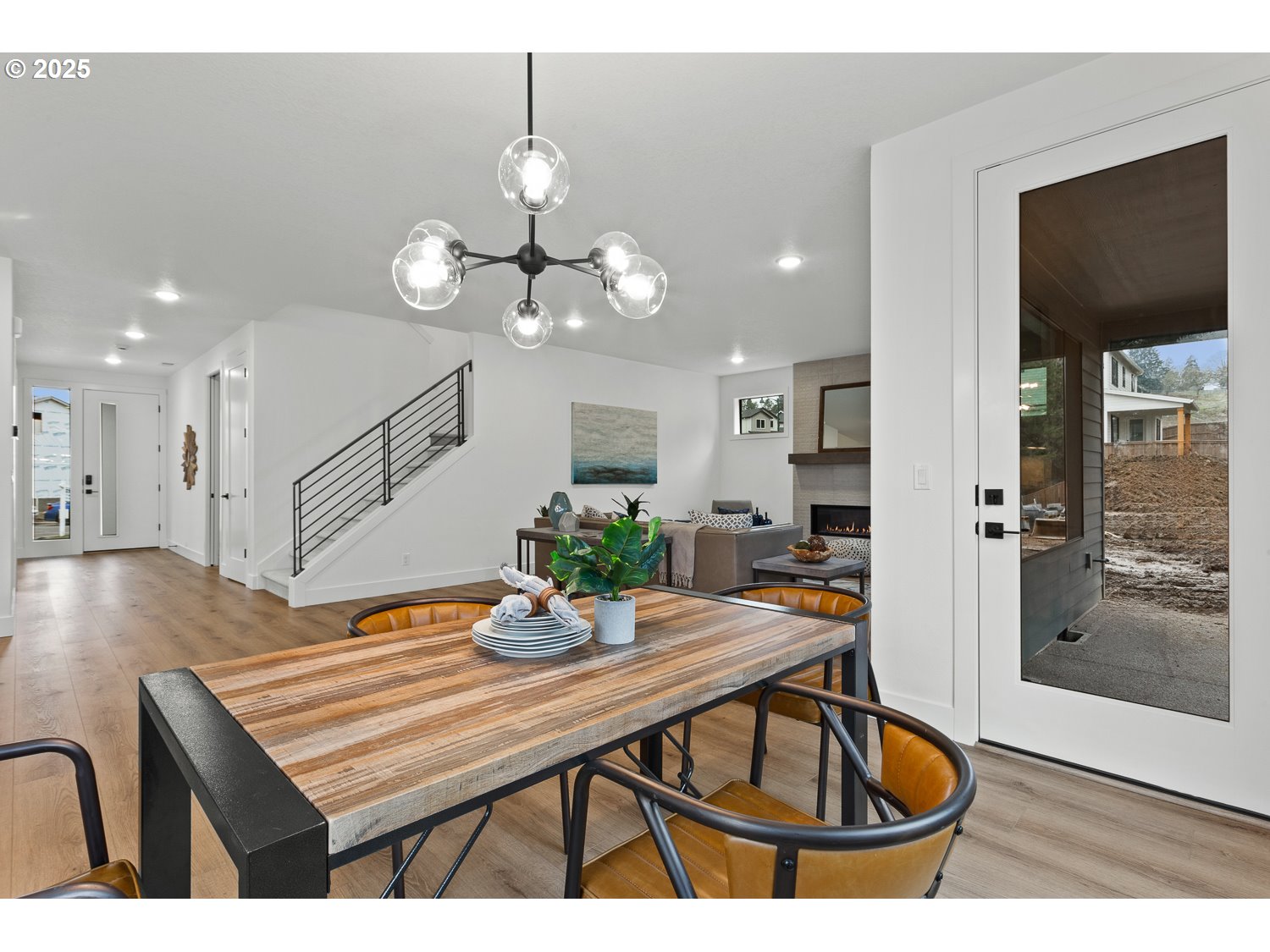 899 BUTTE DR