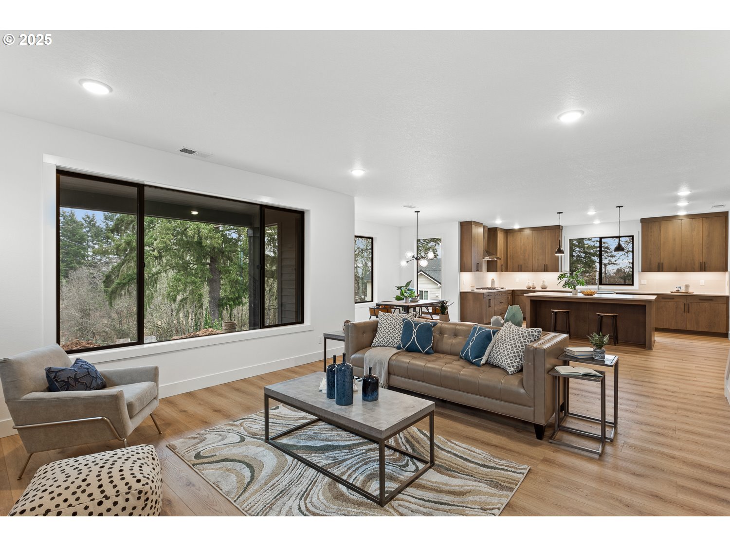 899 BUTTE DR