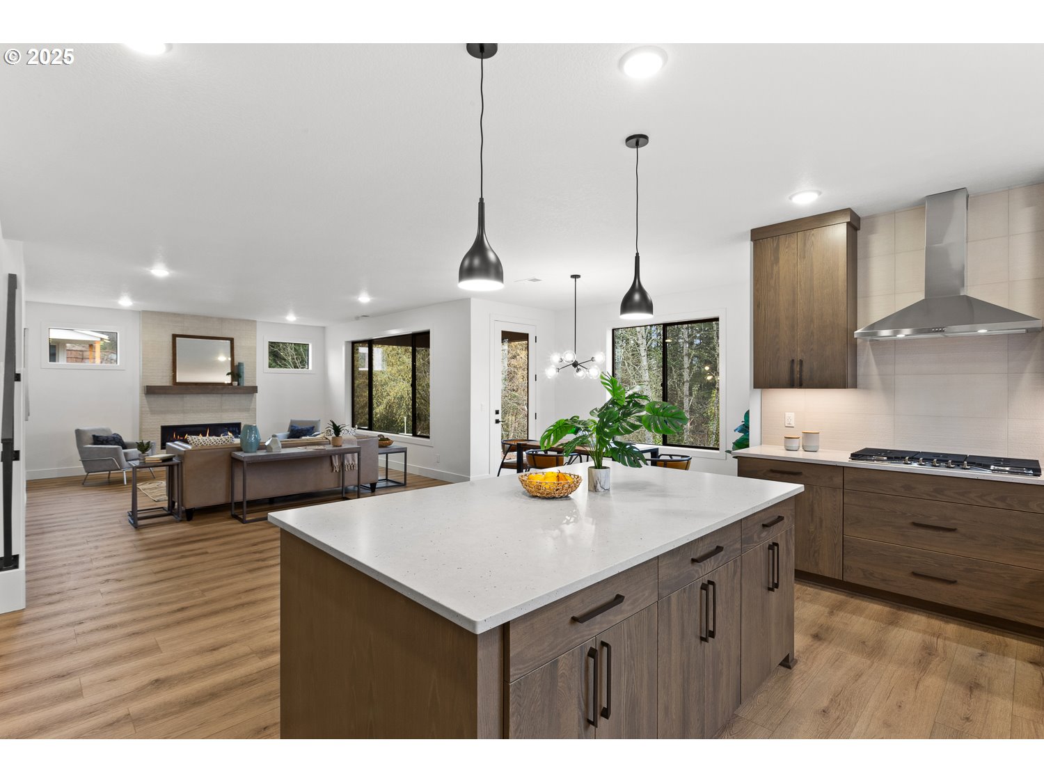 899 BUTTE DR