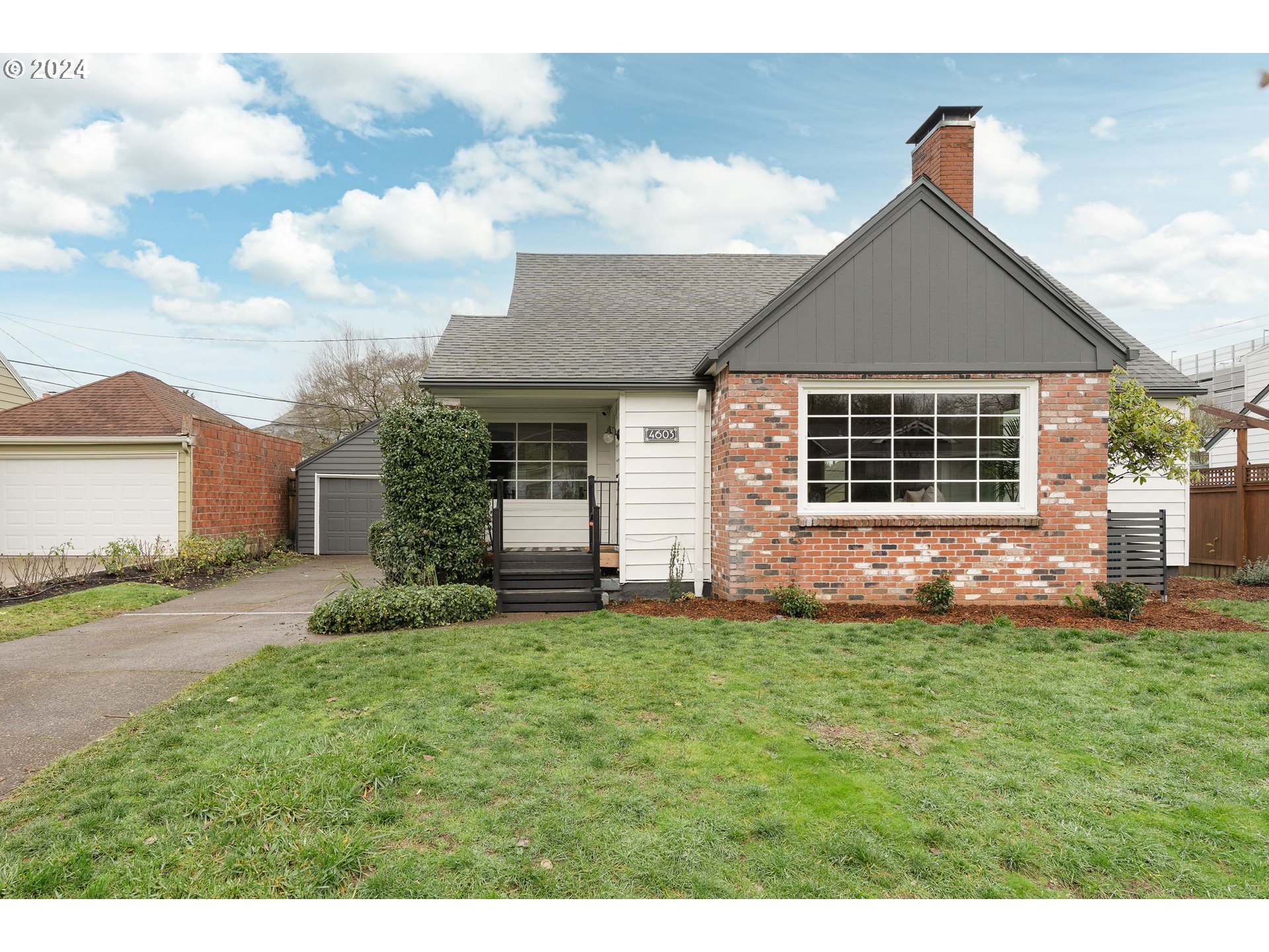 4603 NE IRVING ST