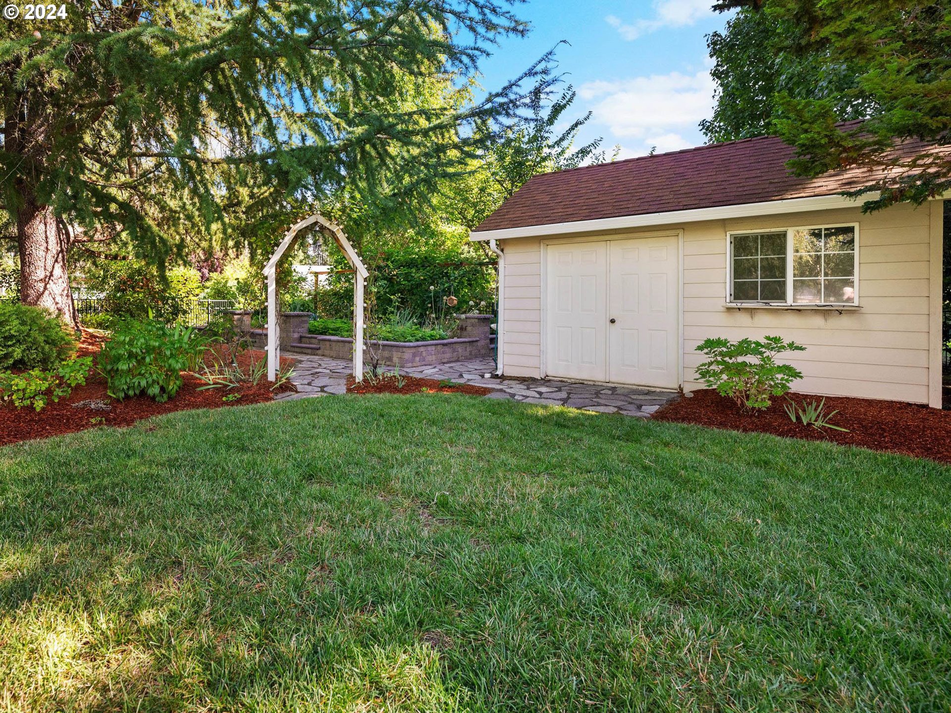 3340 NE JACKSON ROAD LOOP