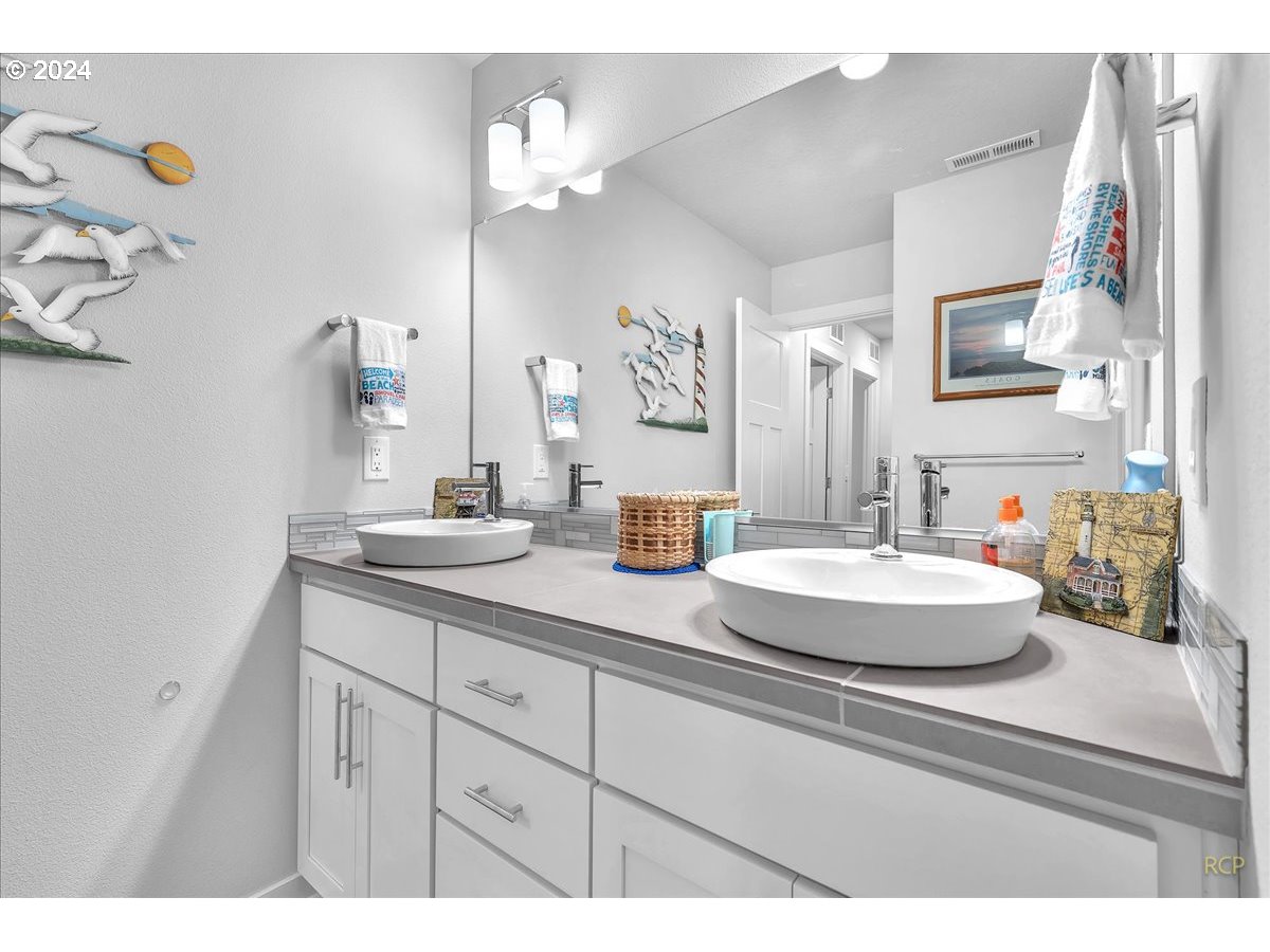 3907 SE CENTIFOLIA AVE