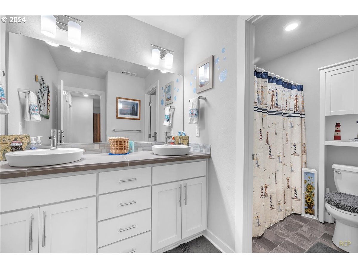 3907 SE CENTIFOLIA AVE