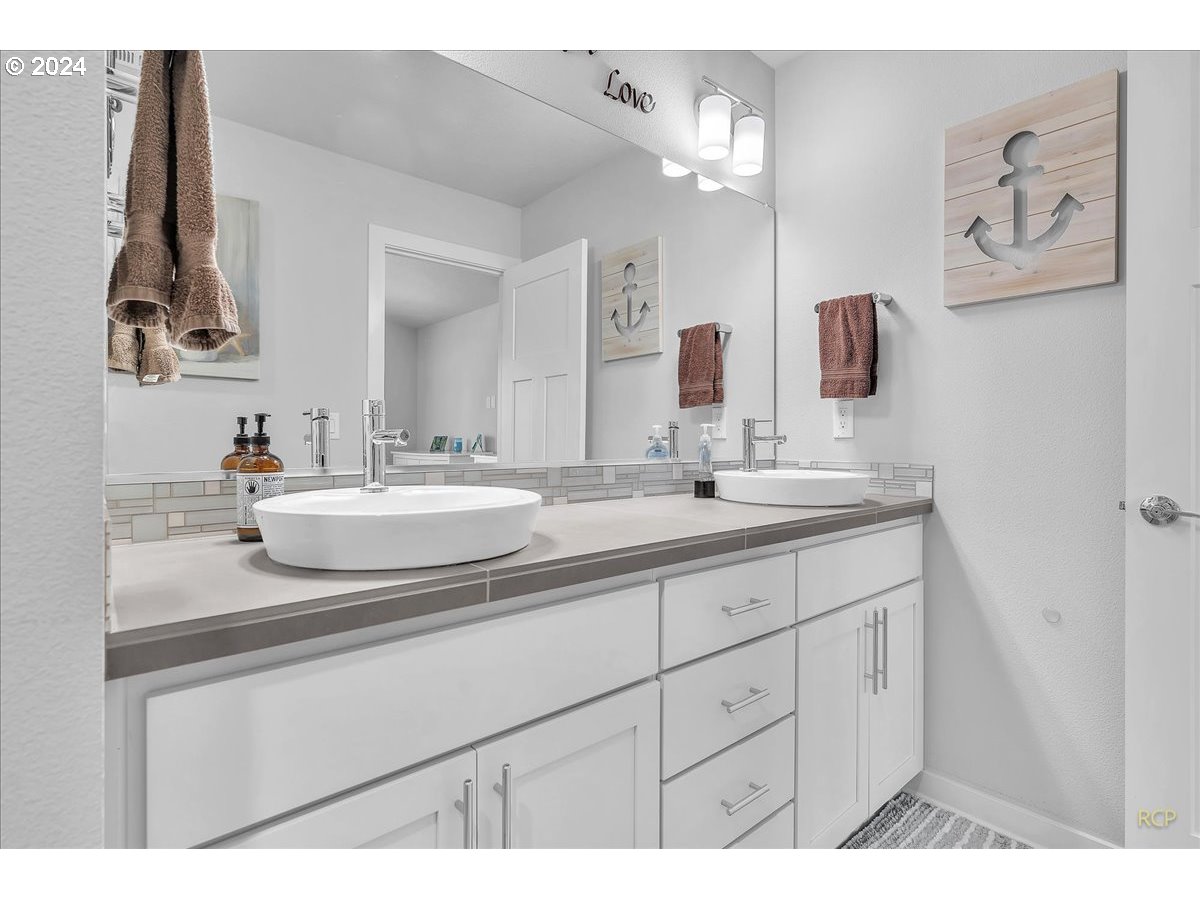 3907 SE CENTIFOLIA AVE