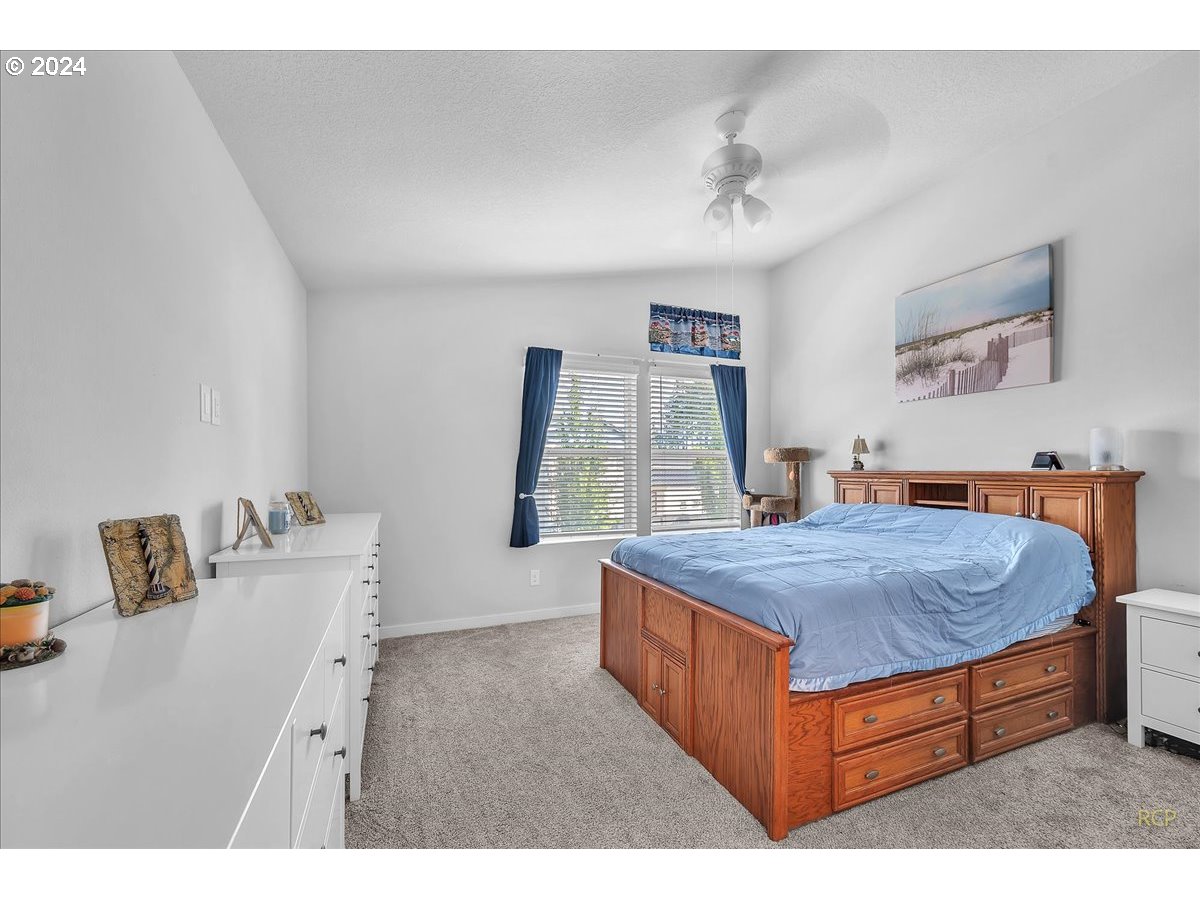 3907 SE CENTIFOLIA AVE