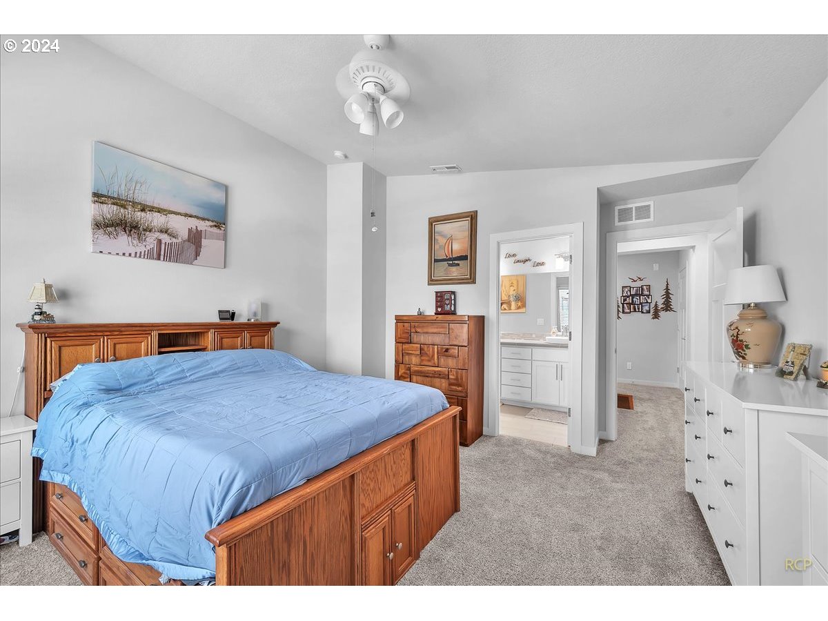 3907 SE CENTIFOLIA AVE