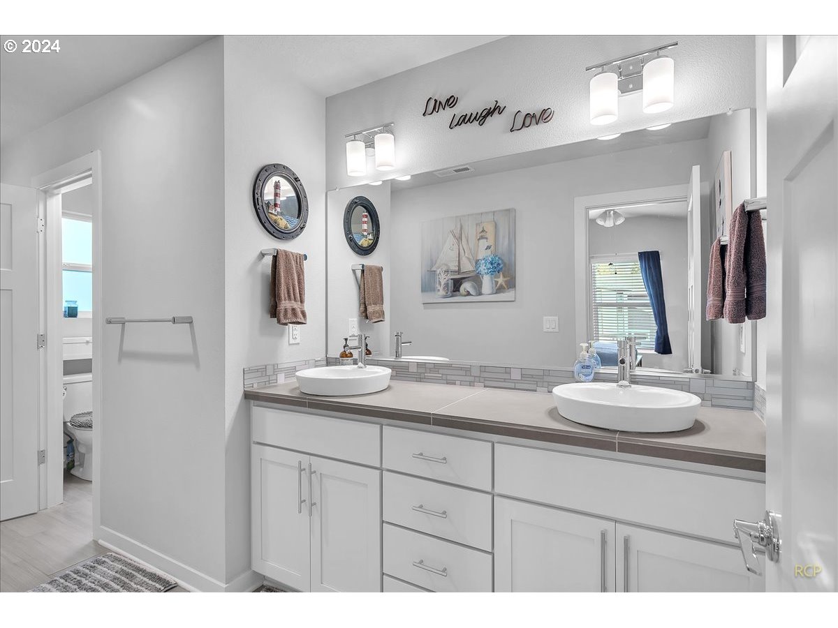 3907 SE CENTIFOLIA AVE