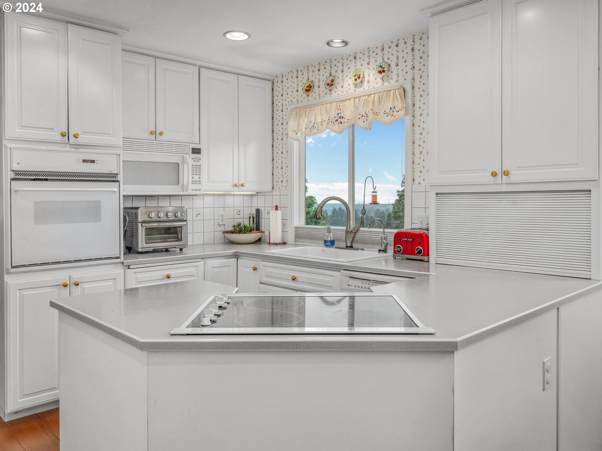 59970 WESTHILL RD, St. Helens