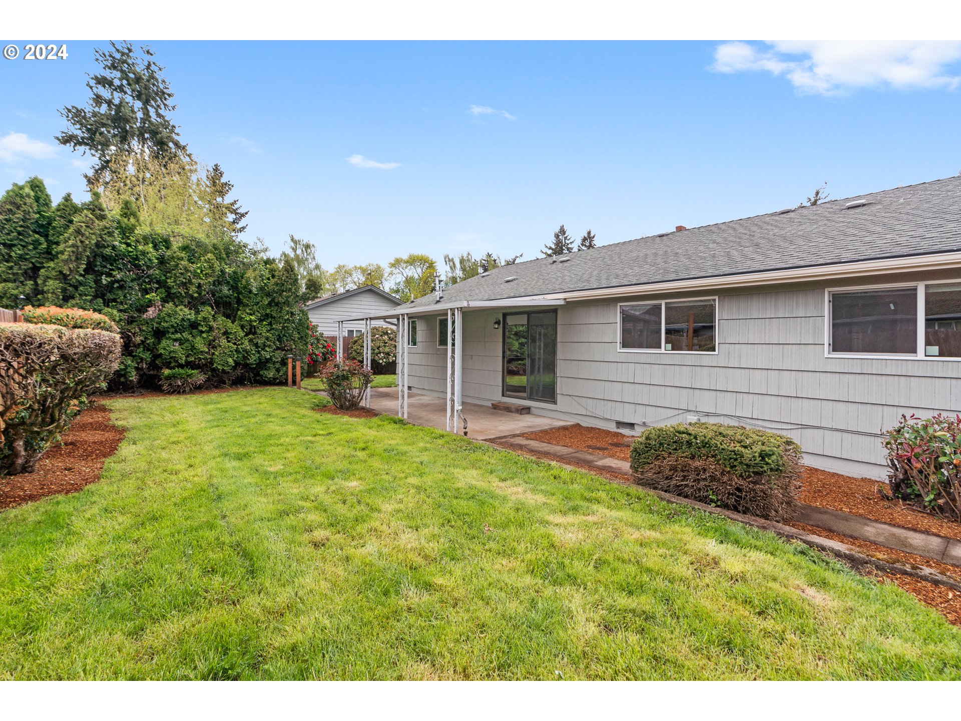 2532 HONEYSUCKLE WAY NE