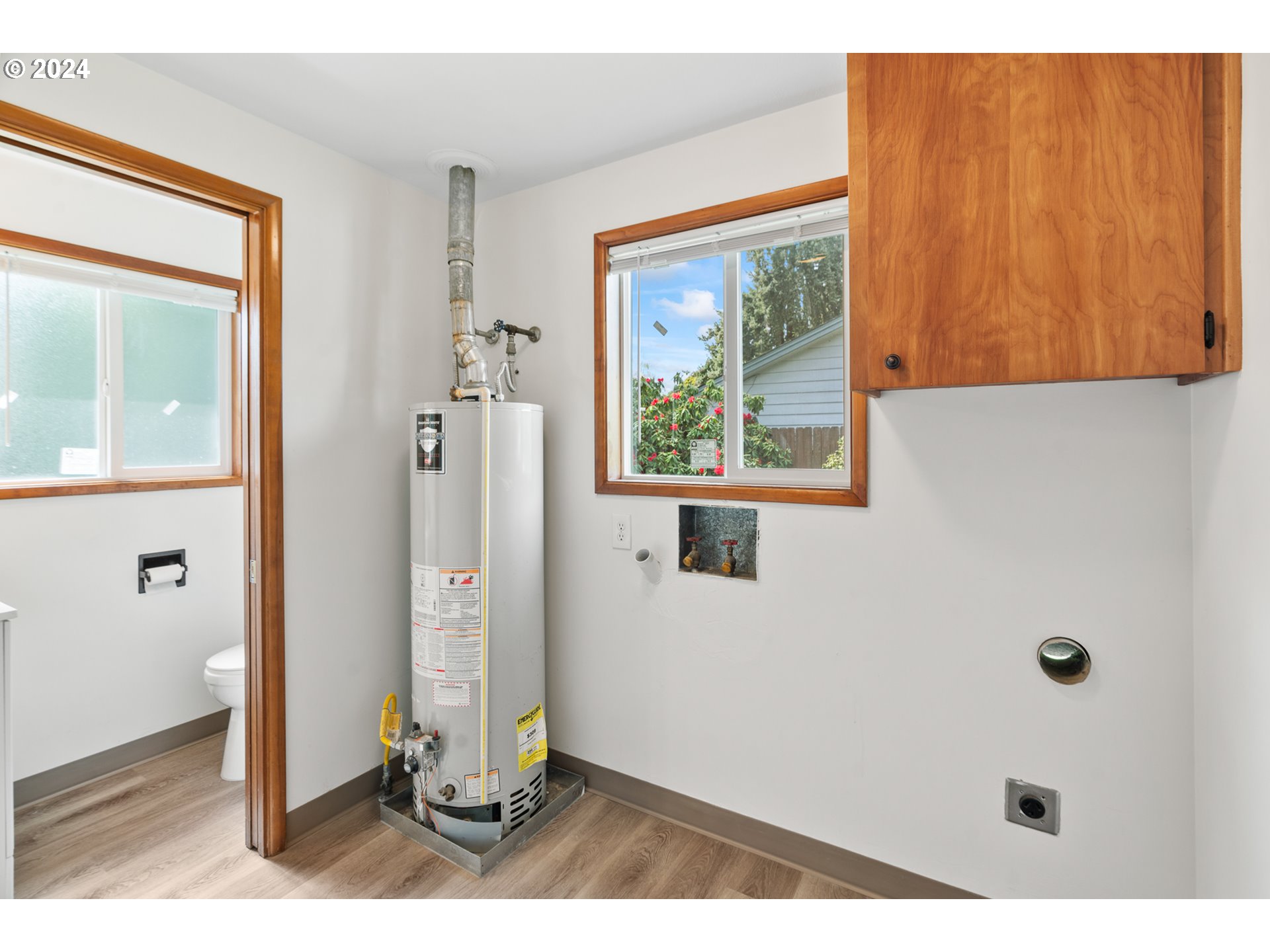 2532 HONEYSUCKLE WAY NE