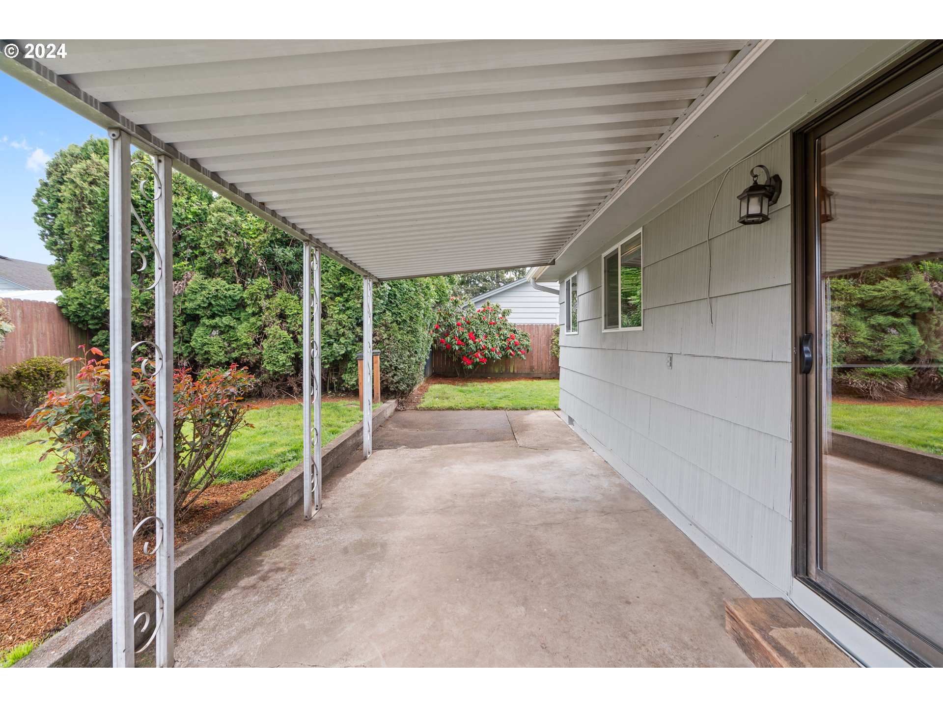 2532 HONEYSUCKLE WAY NE