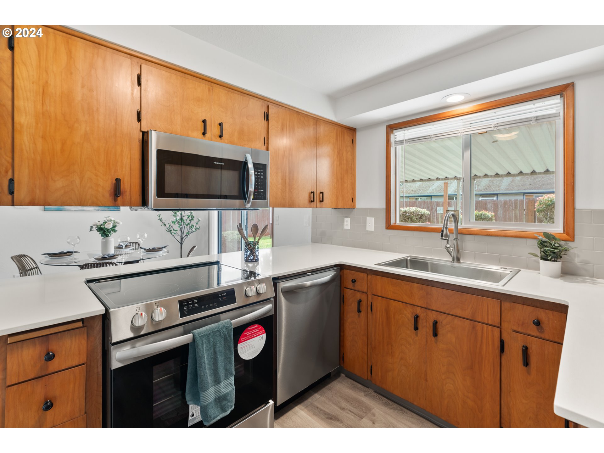 2532 HONEYSUCKLE WAY NE