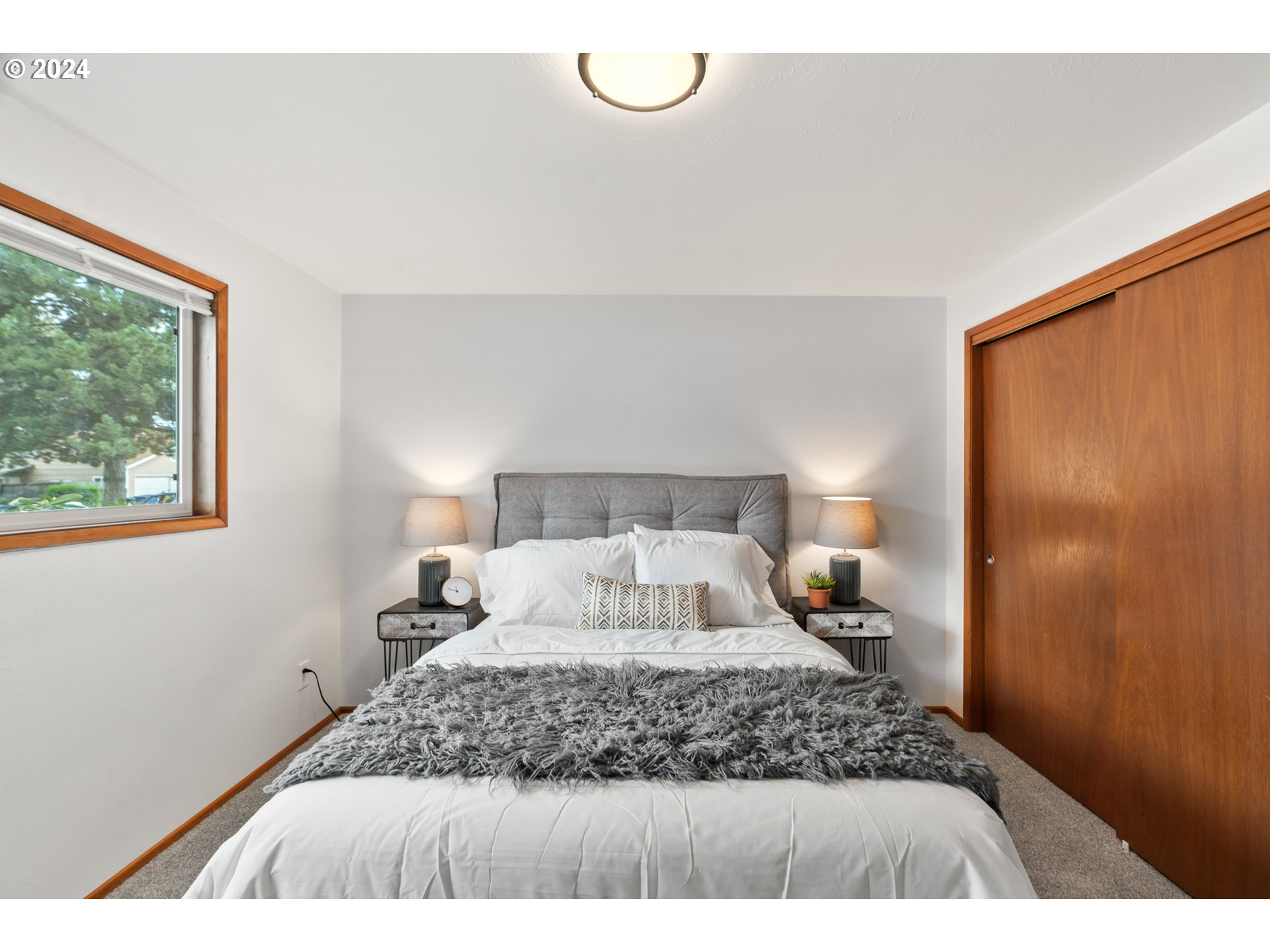 2532 HONEYSUCKLE WAY NE