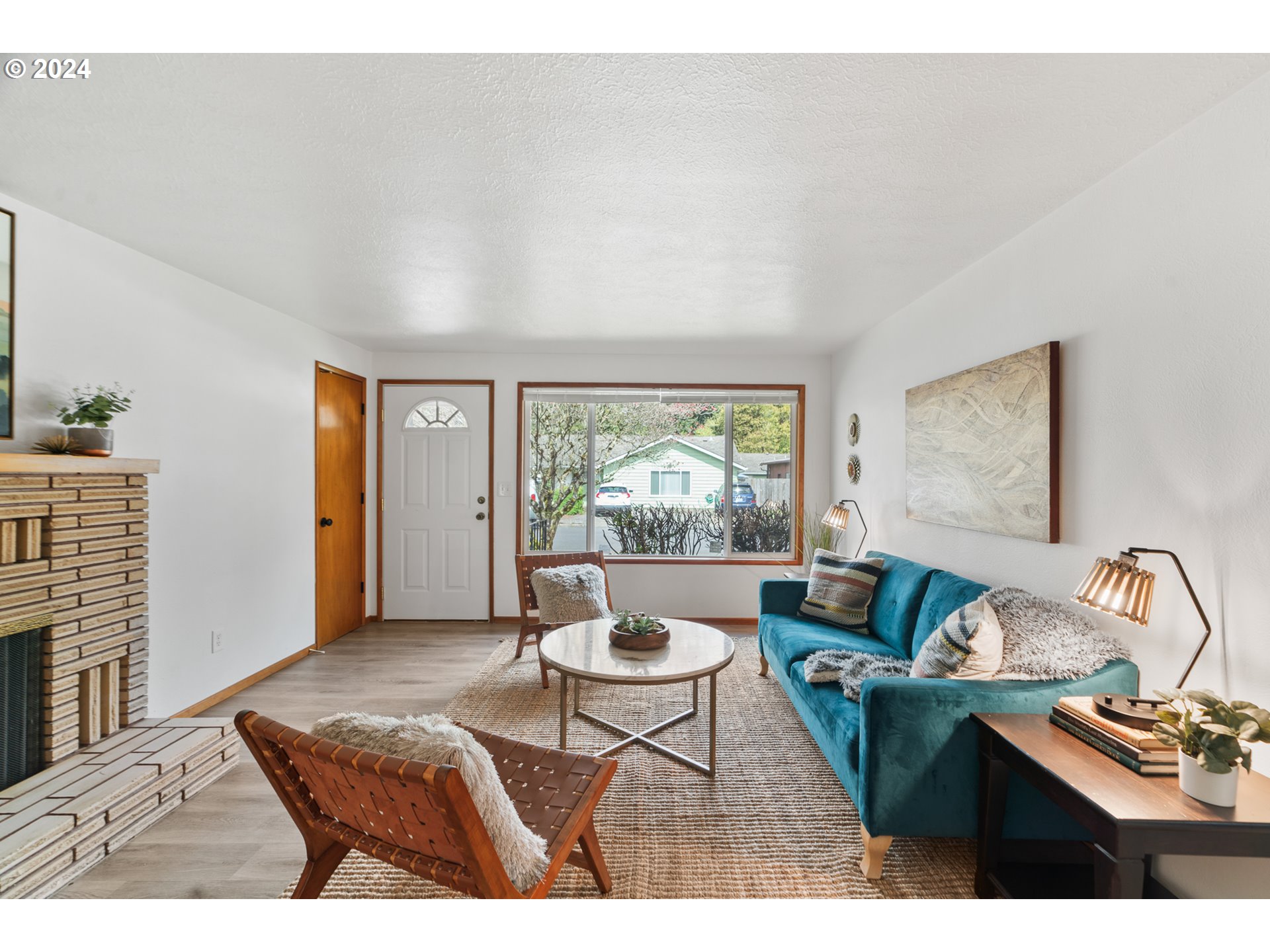 2532 HONEYSUCKLE WAY NE