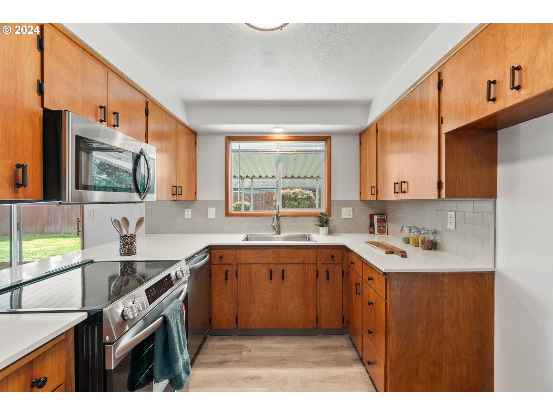 2532 HONEYSUCKLE WAY NE