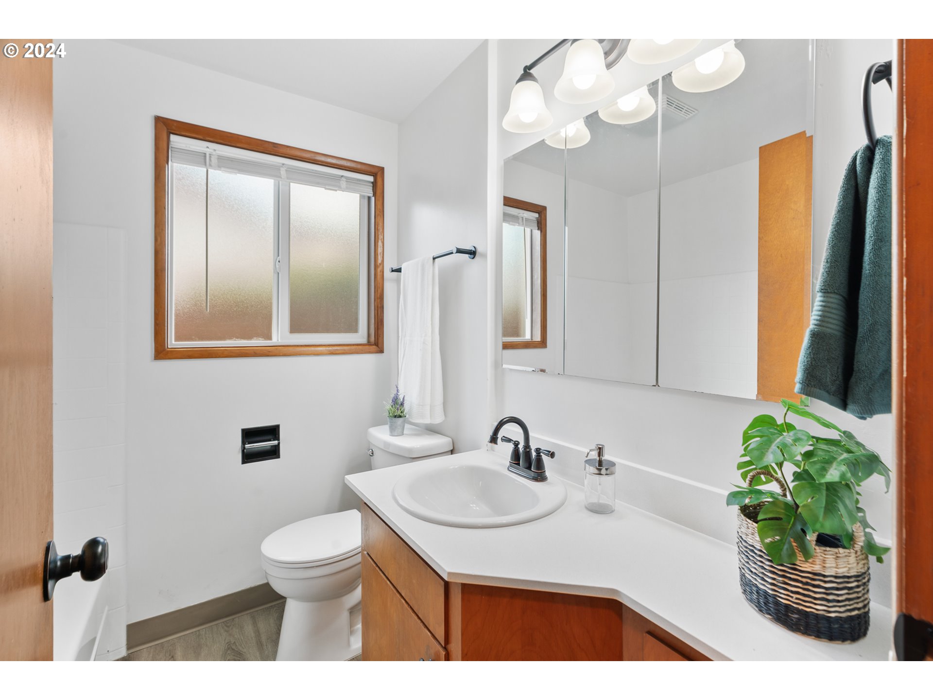 2532 HONEYSUCKLE WAY NE