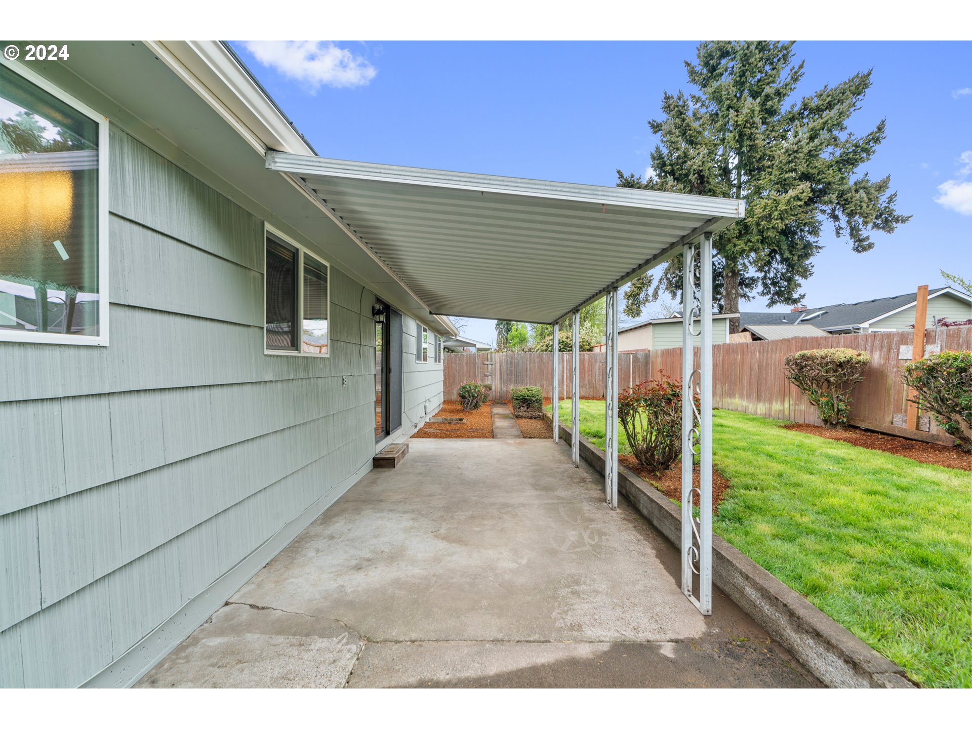 2532 HONEYSUCKLE WAY NE