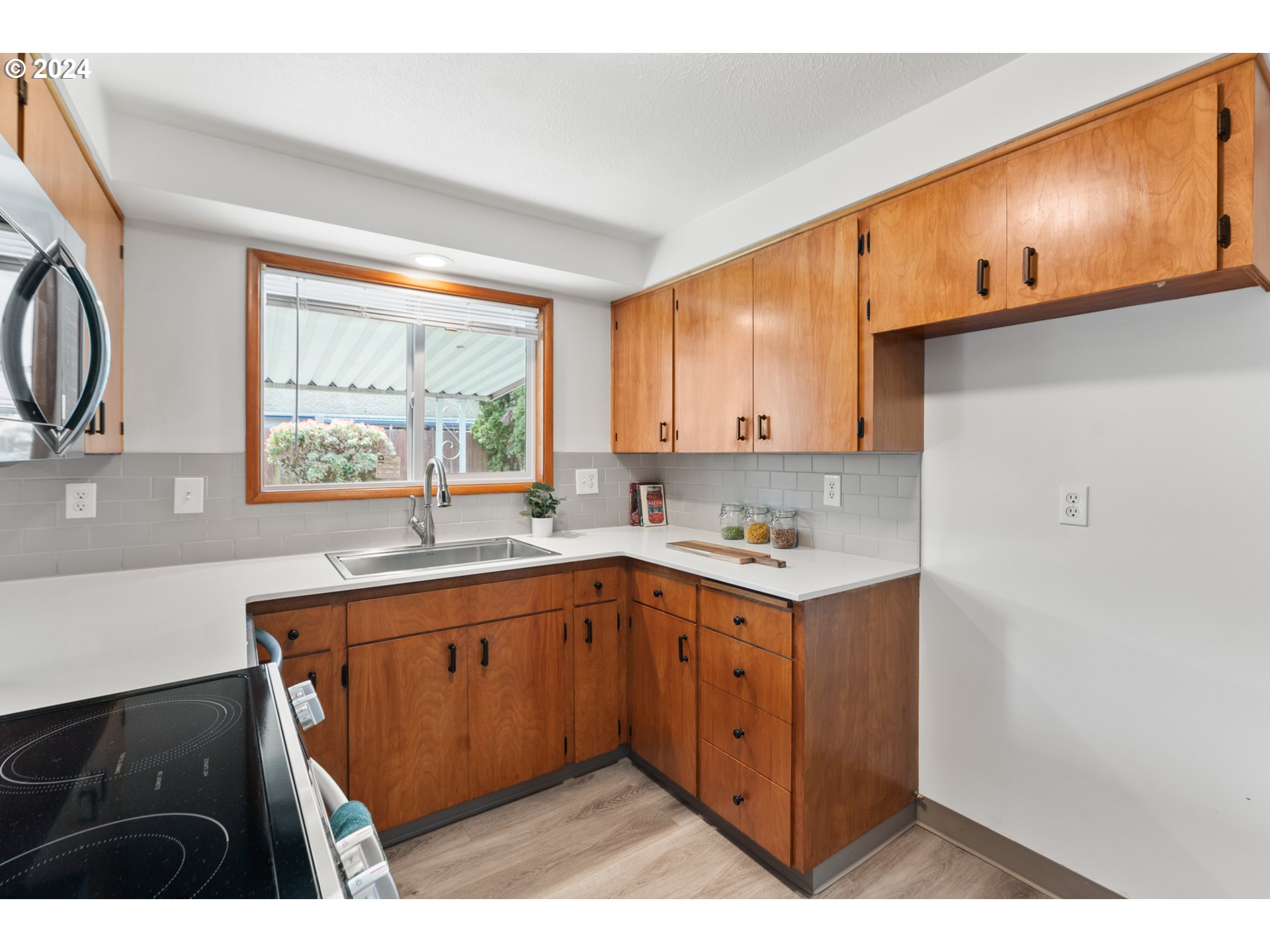 2532 HONEYSUCKLE WAY NE