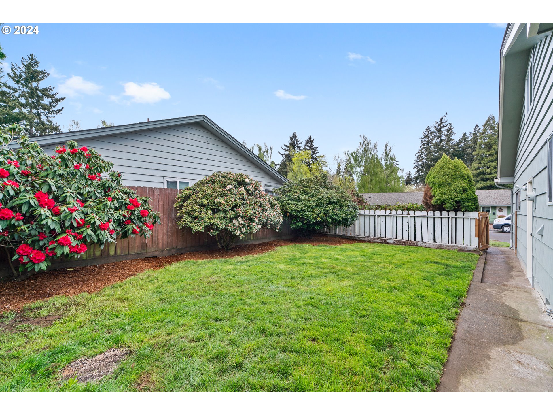 2532 HONEYSUCKLE WAY NE