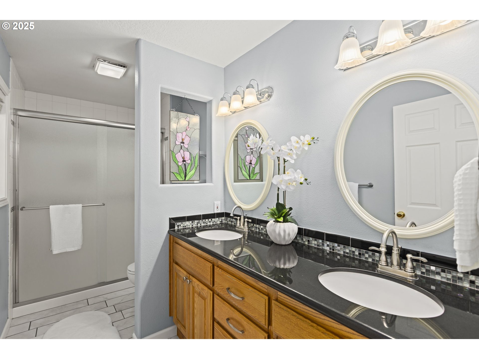 22271 NE LACHENVIEW LN