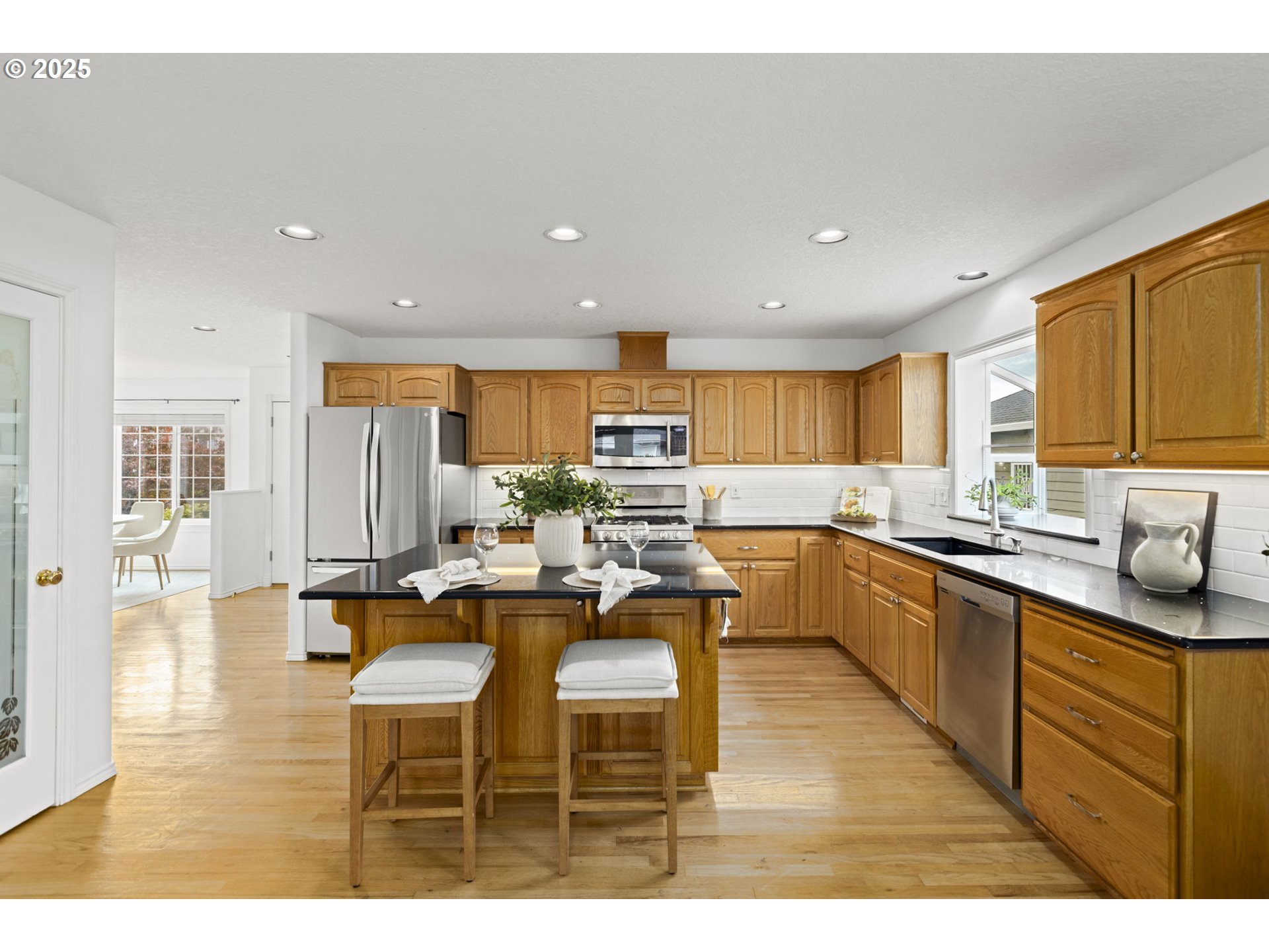 22271 NE LACHENVIEW LN