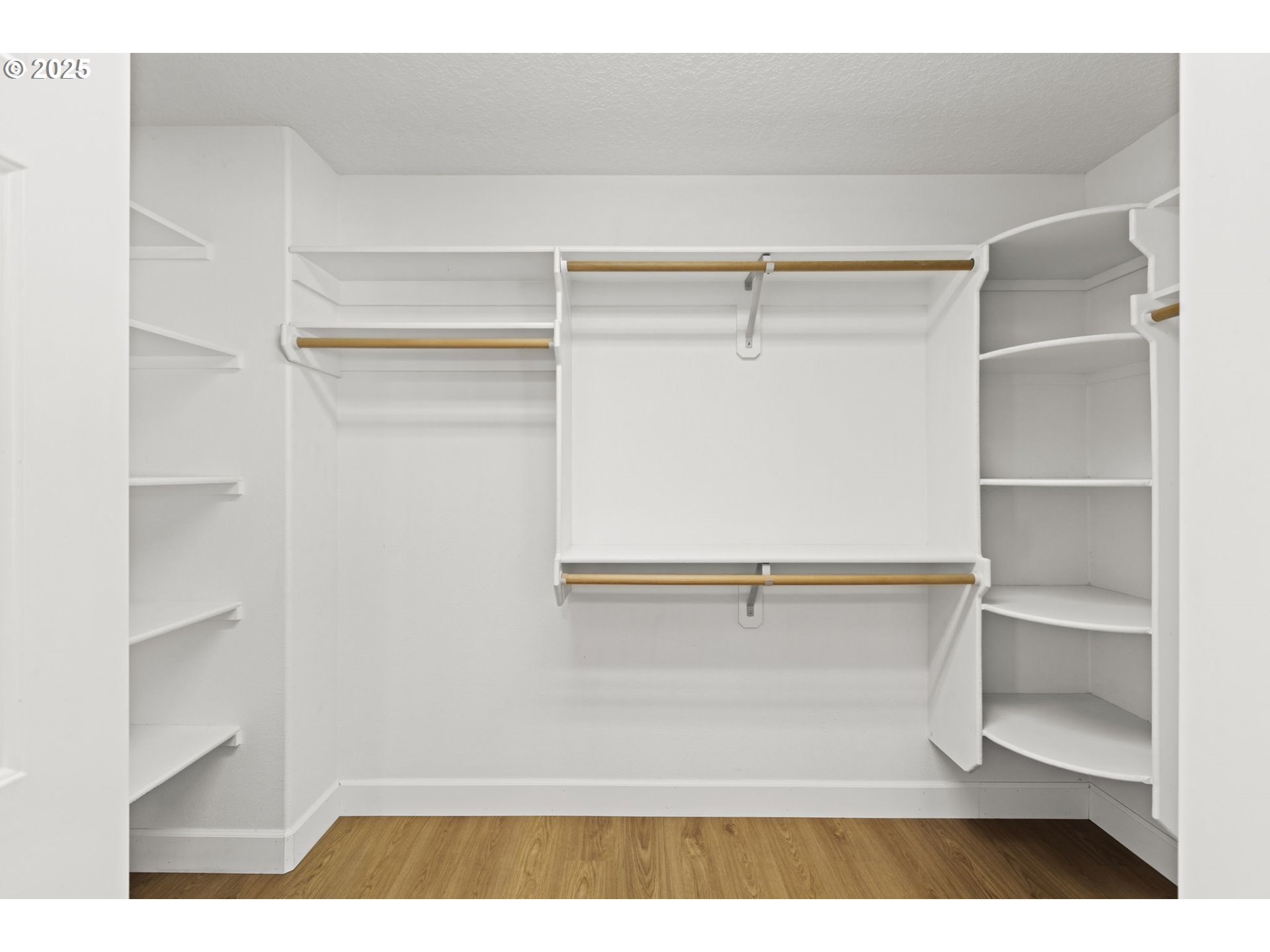 22271 NE LACHENVIEW LN