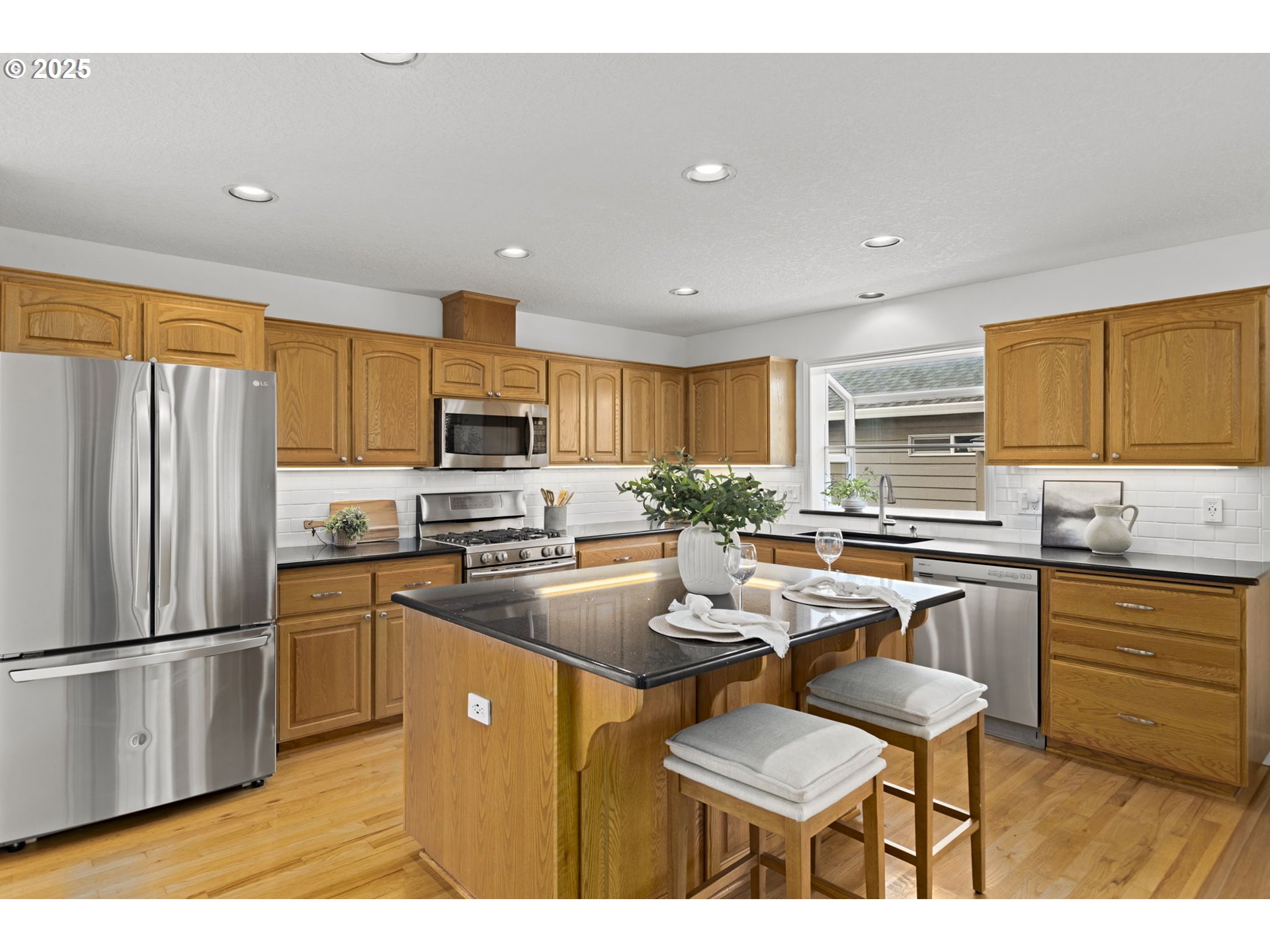 22271 NE LACHENVIEW LN