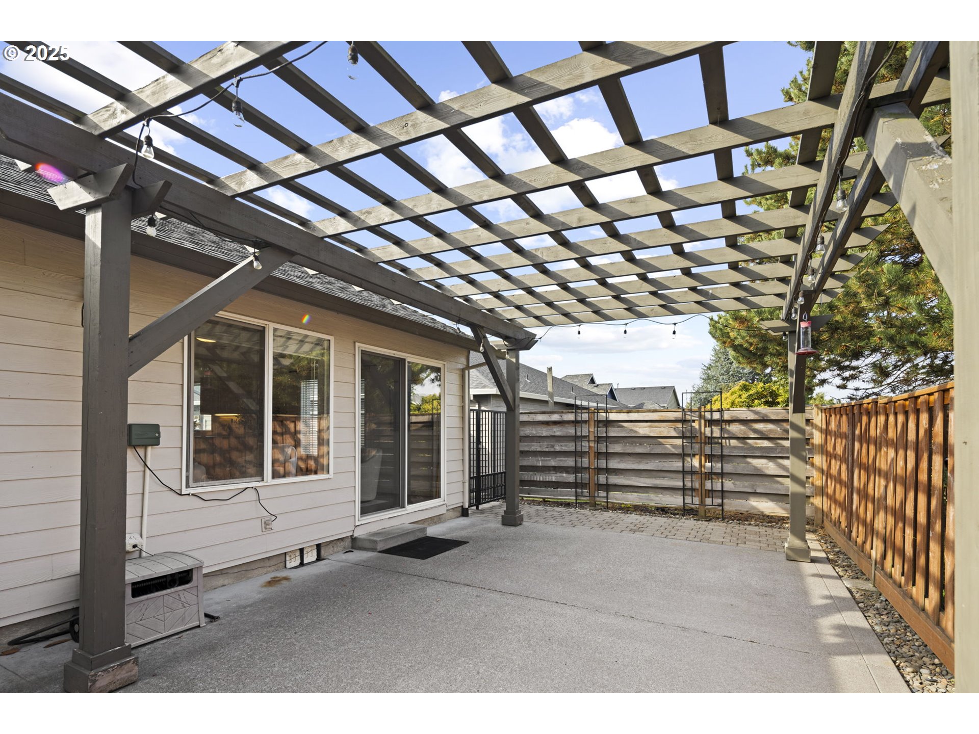 22271 NE LACHENVIEW LN