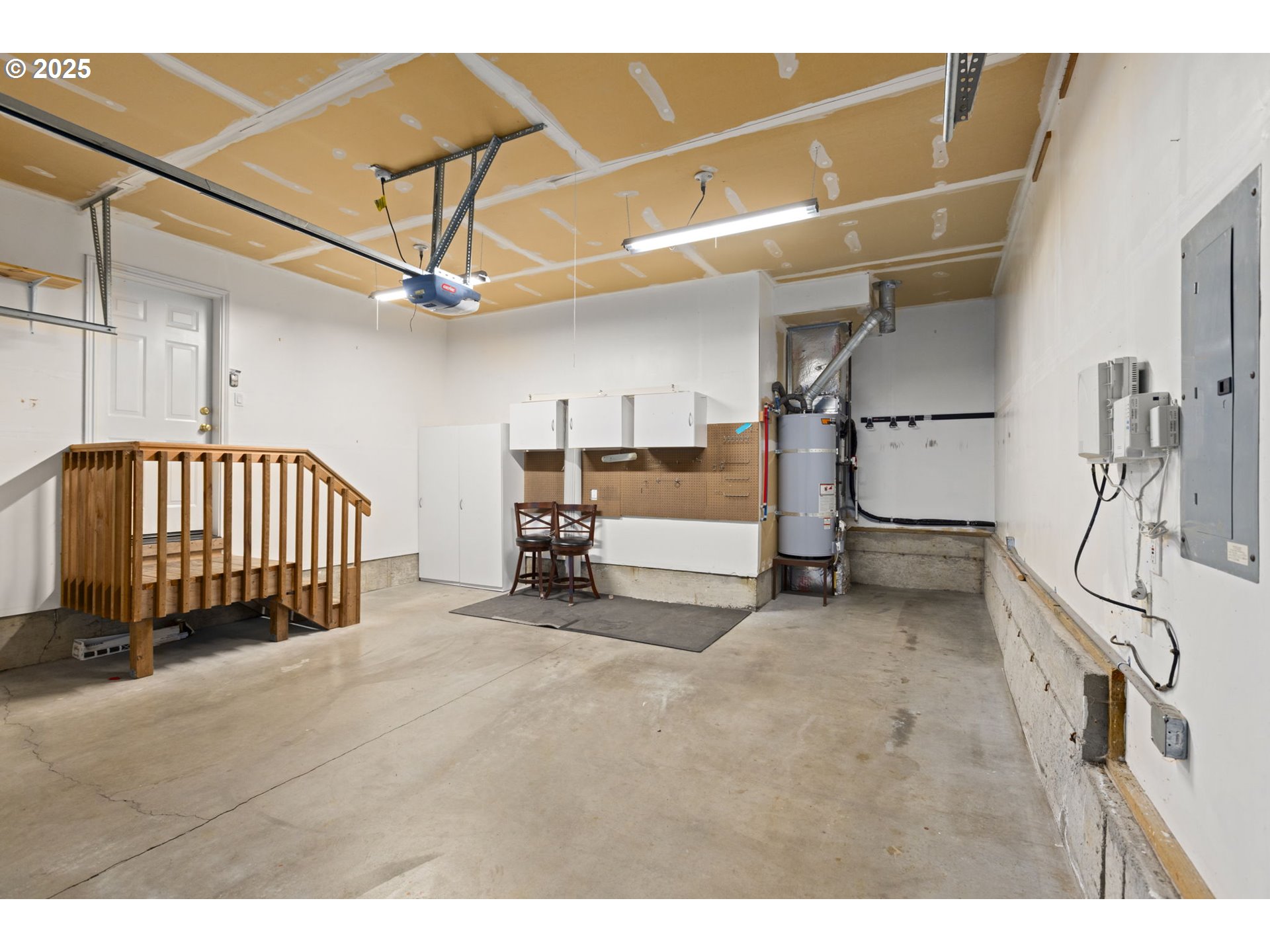 22271 NE LACHENVIEW LN