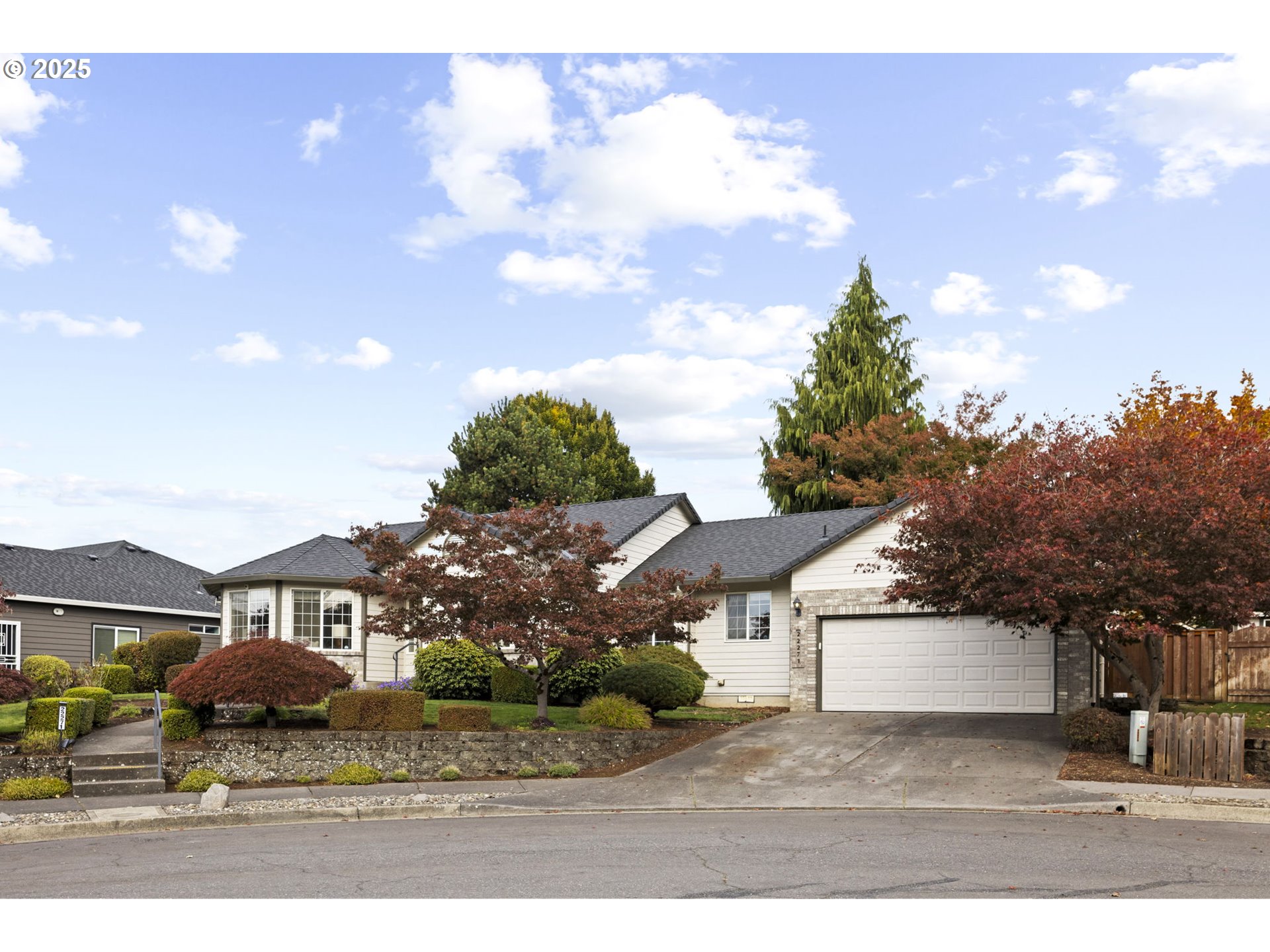 22271 NE LACHENVIEW LN