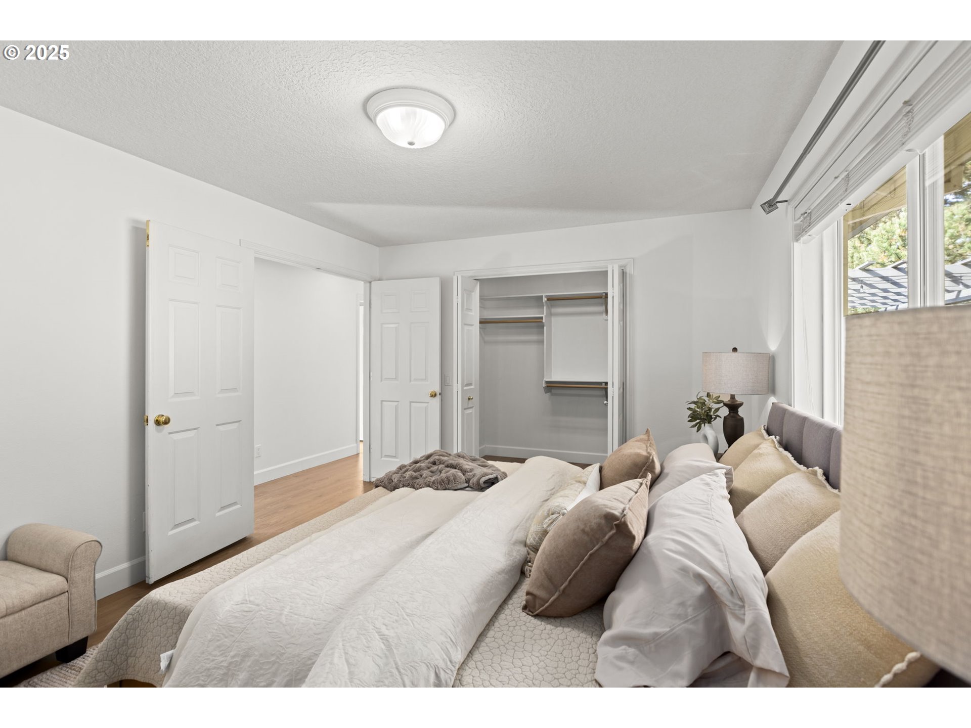 22271 NE LACHENVIEW LN