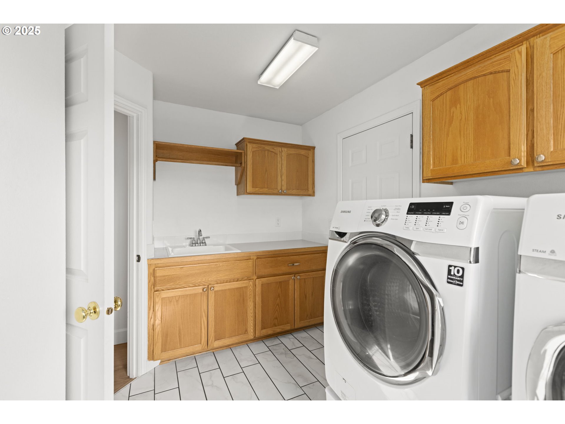 22271 NE LACHENVIEW LN