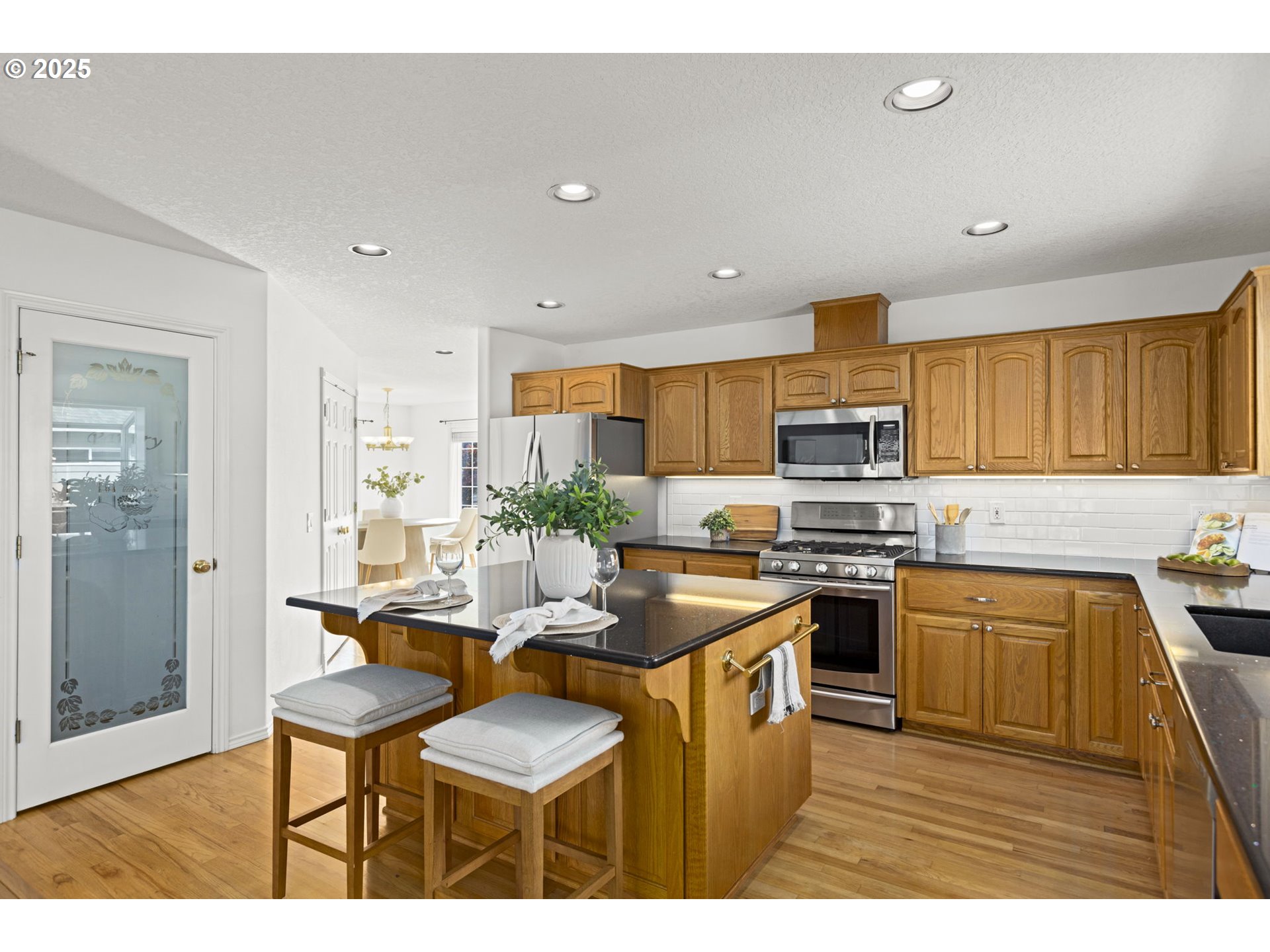 22271 NE LACHENVIEW LN