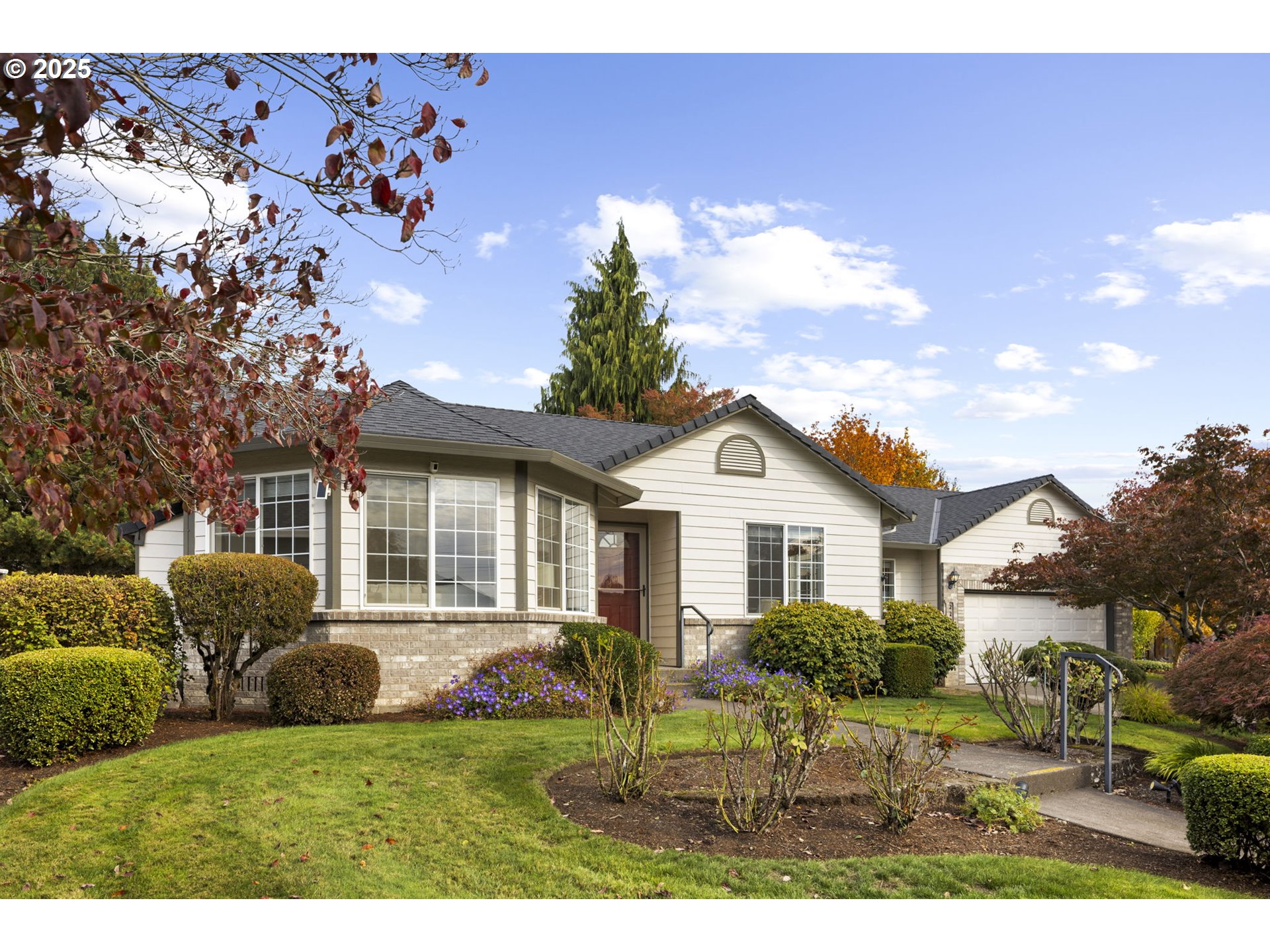 22271 NE LACHENVIEW LN