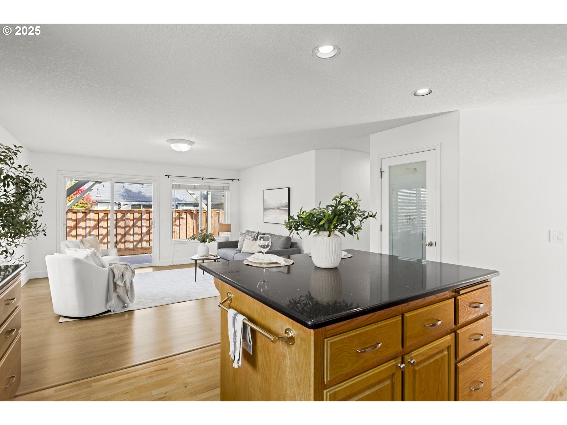 22271 NE LACHENVIEW LN